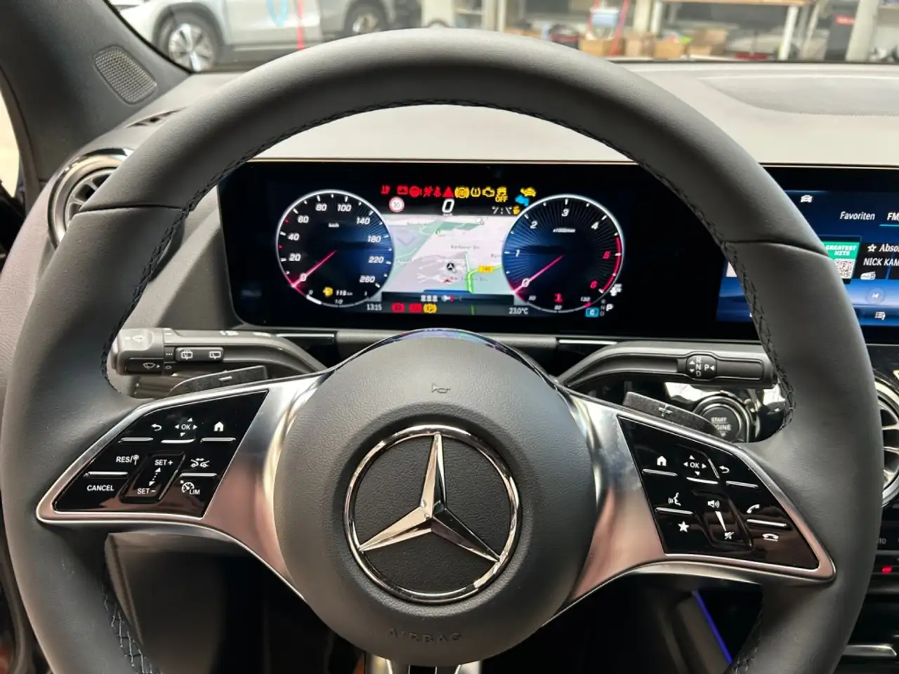 Mercedes-Benz GLA 200 7