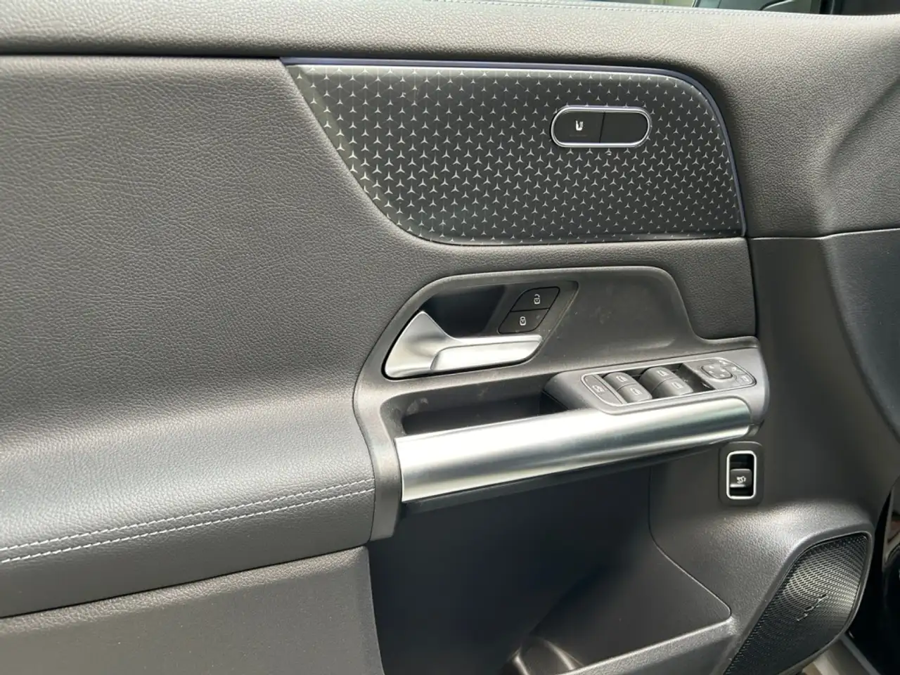 Mercedes-Benz GLA 200 9