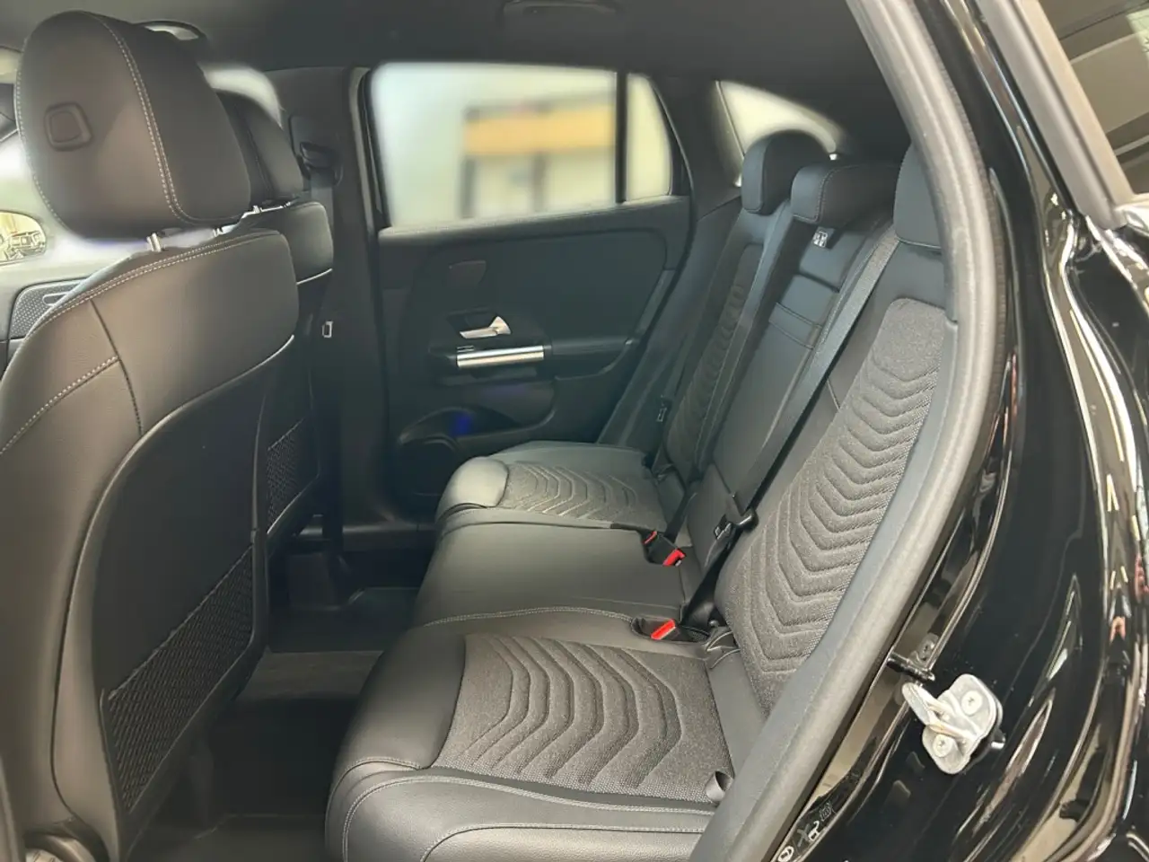 Mercedes-Benz GLA 200 13