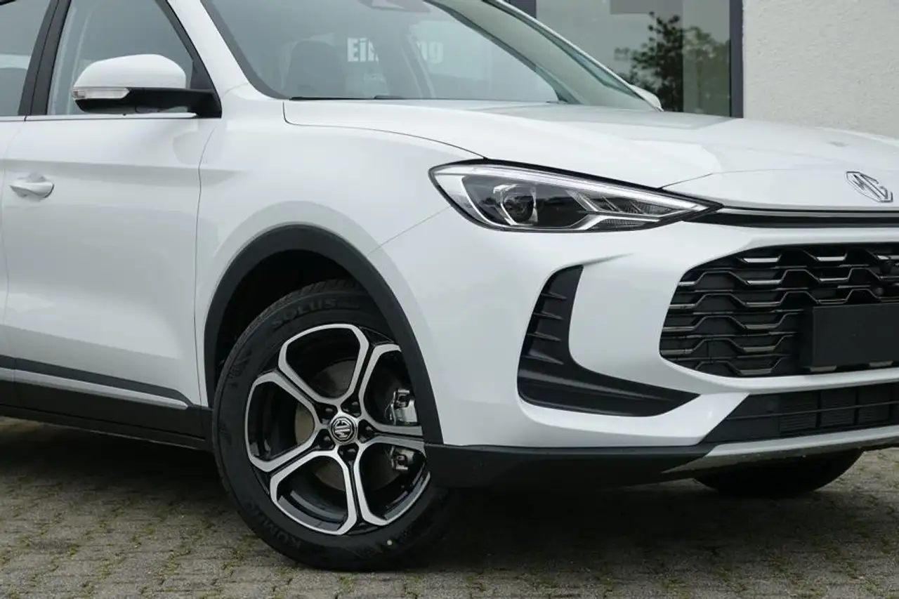 MG ZS Hybrid+ 4