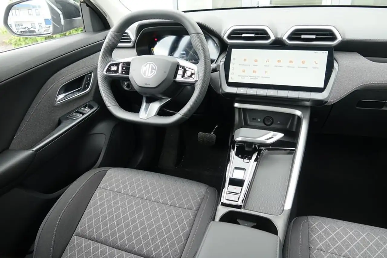 MG ZS Hybrid+ 9
