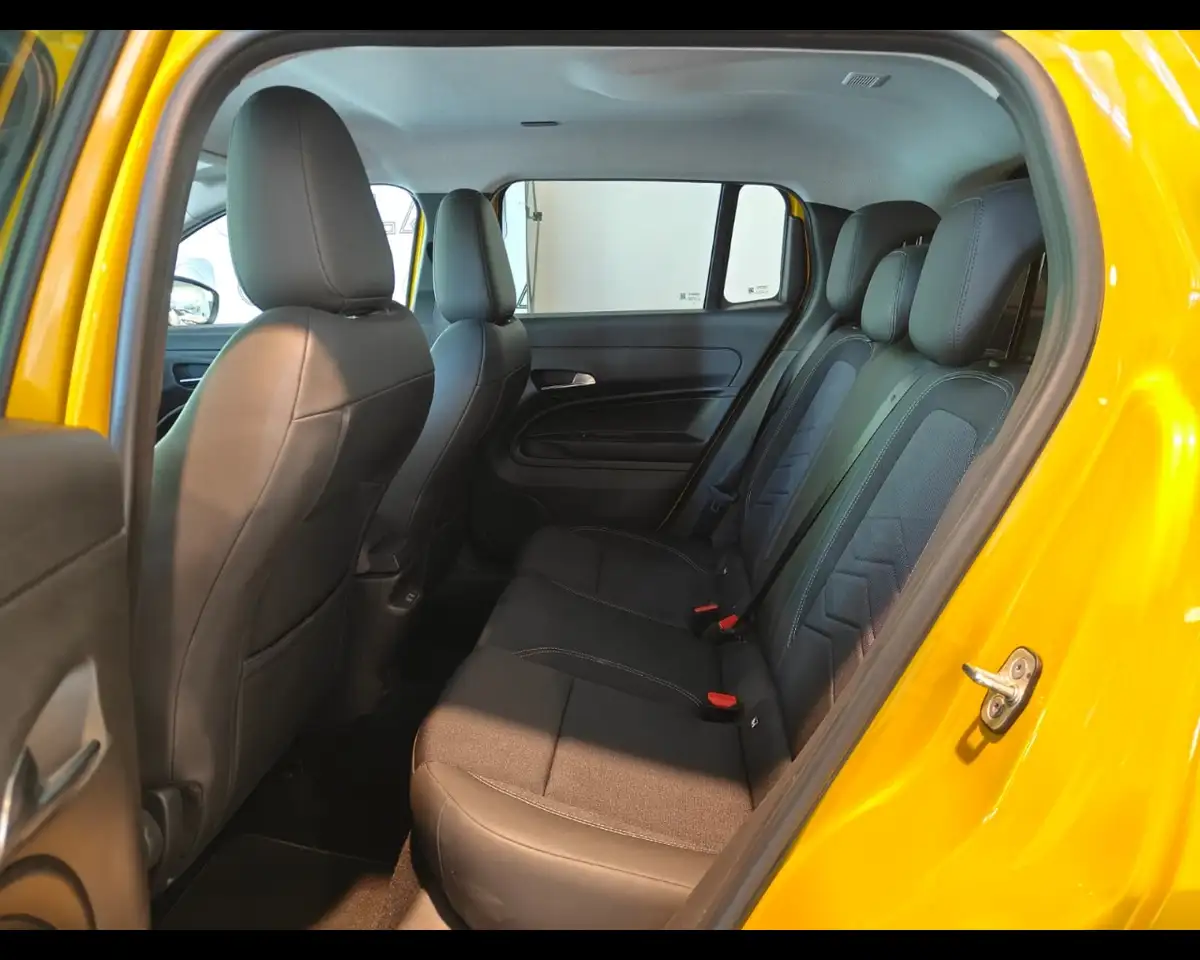 Jeep Avenger 9