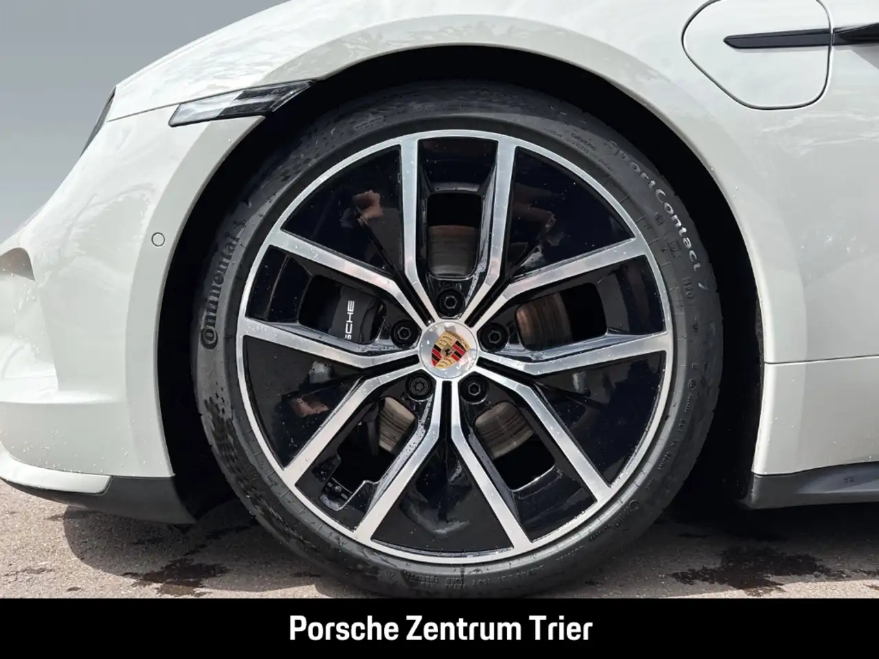 Porsche Taycan 8