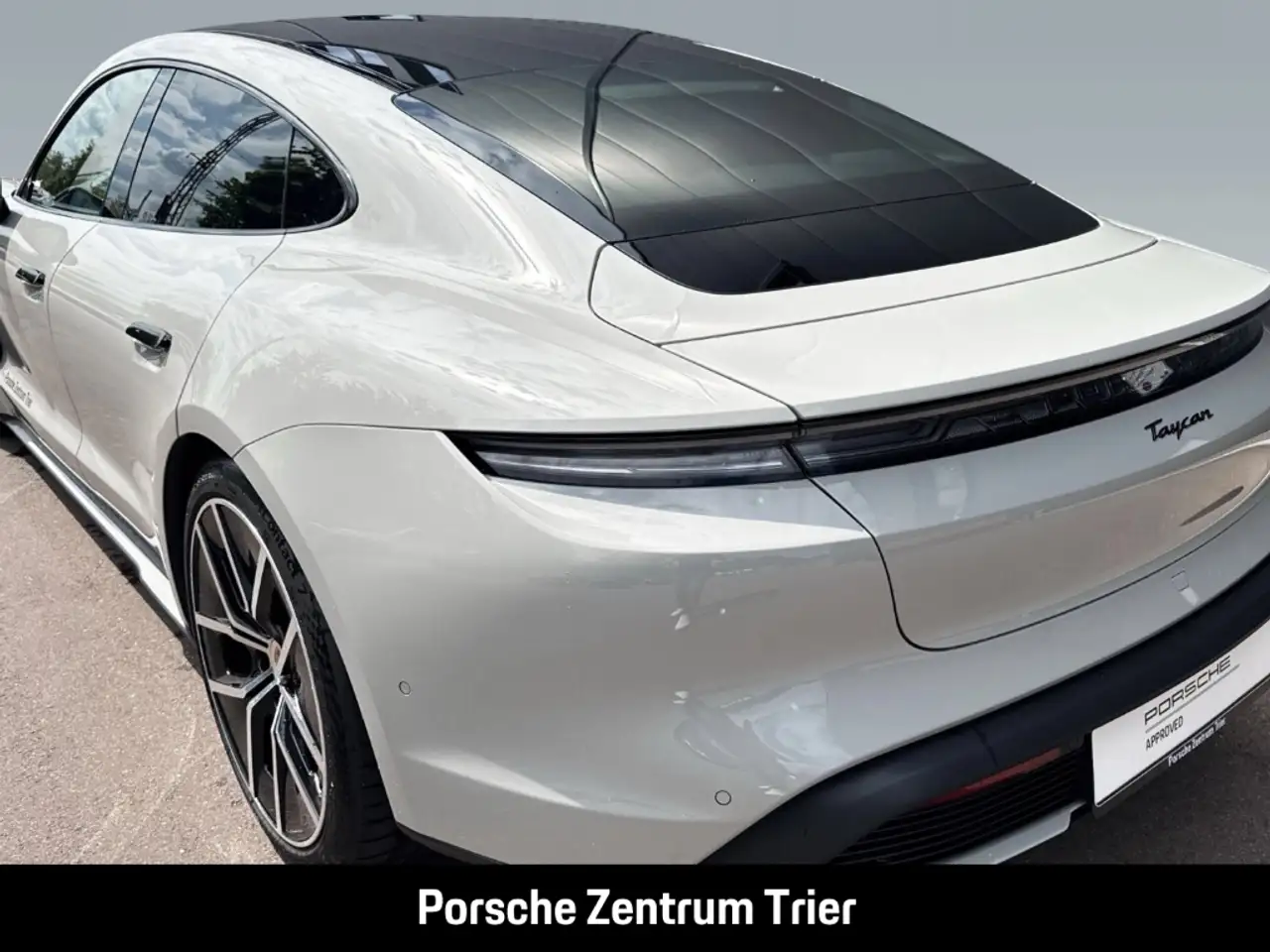 Porsche Taycan 10