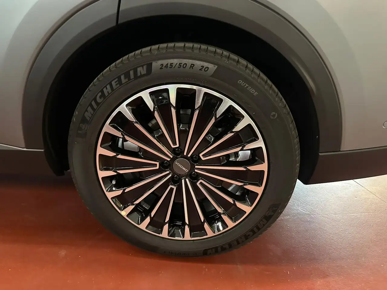 Omoda 9 1.5 8