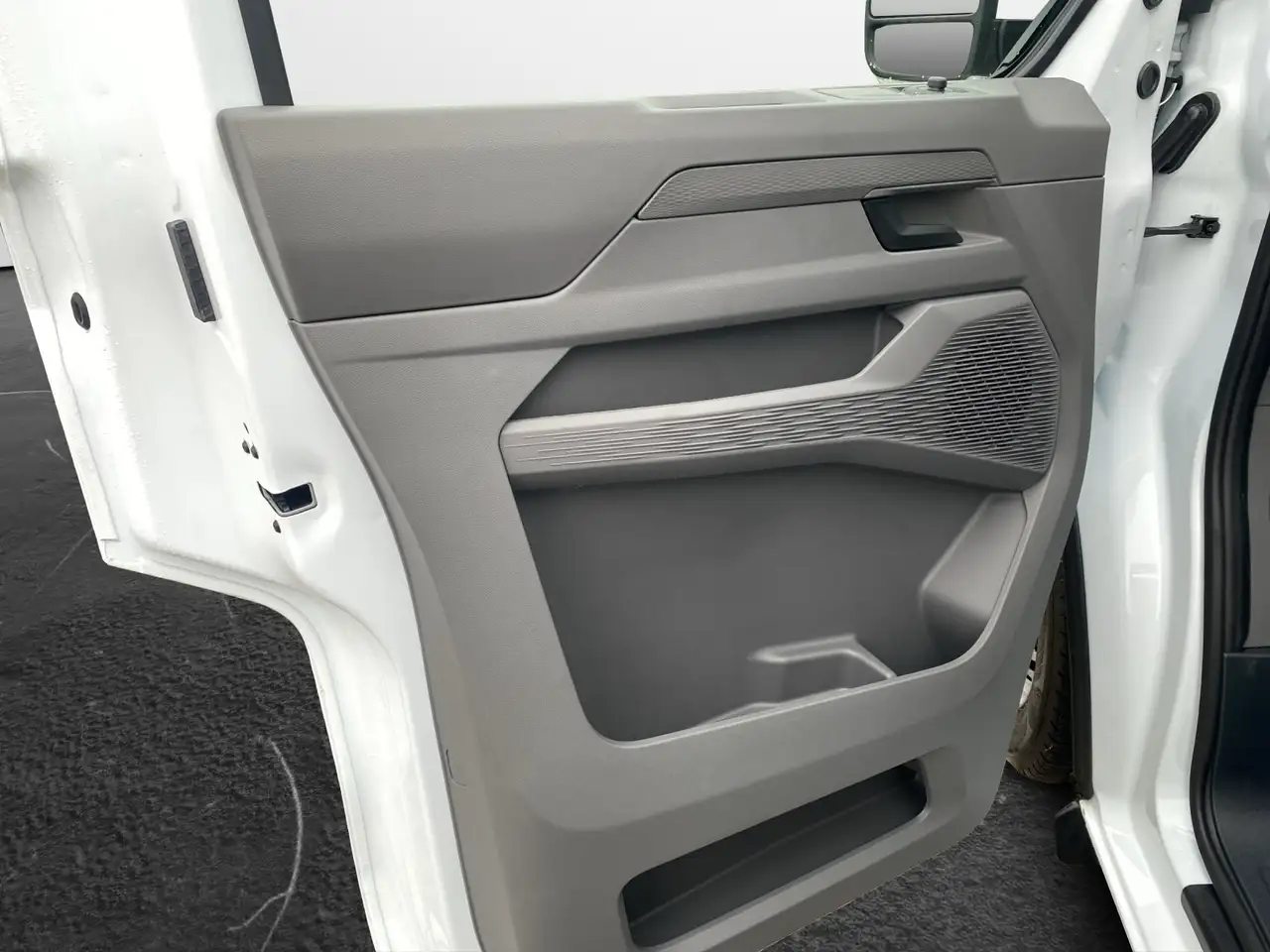 Volkswagen T7 Transporter 7