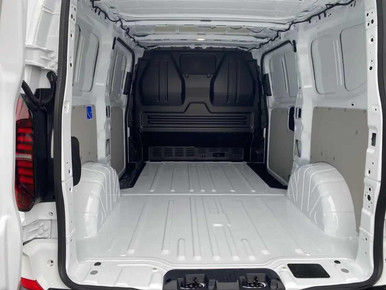 Volkswagen T7 Transporter 13