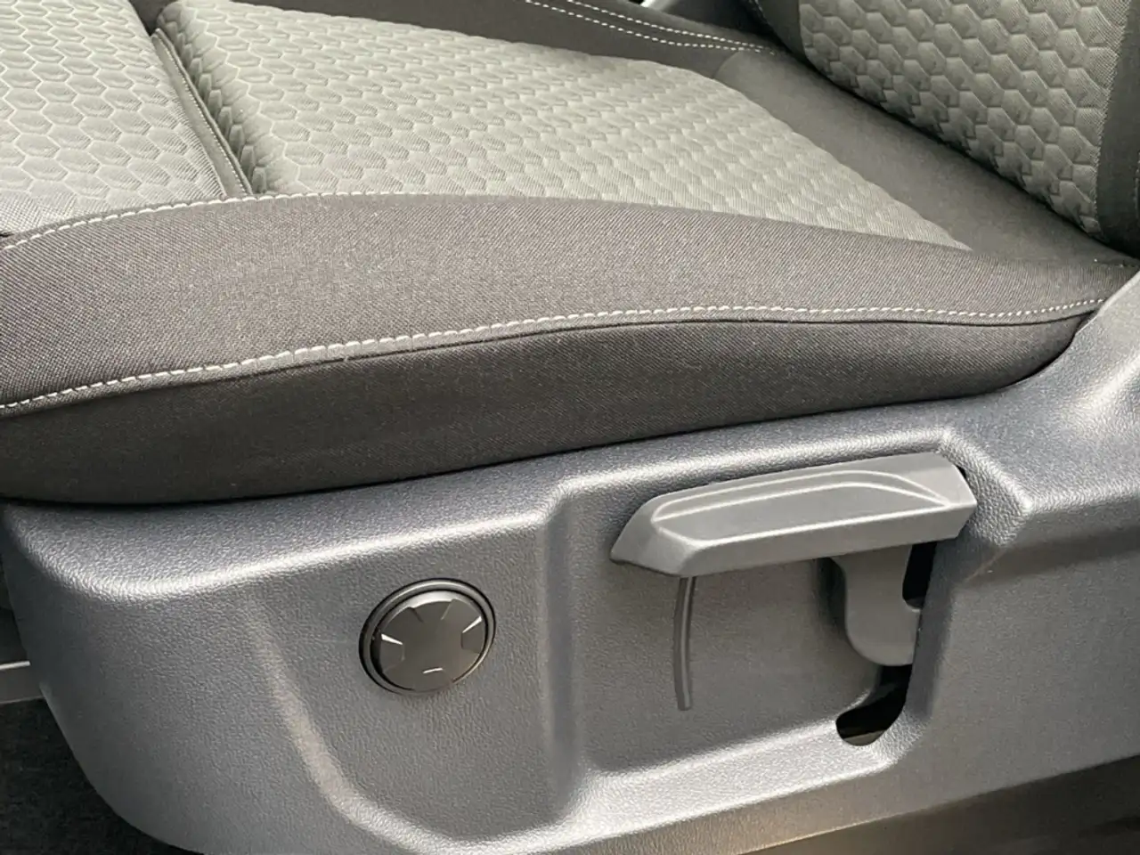 Volkswagen T7 Caravelle 9