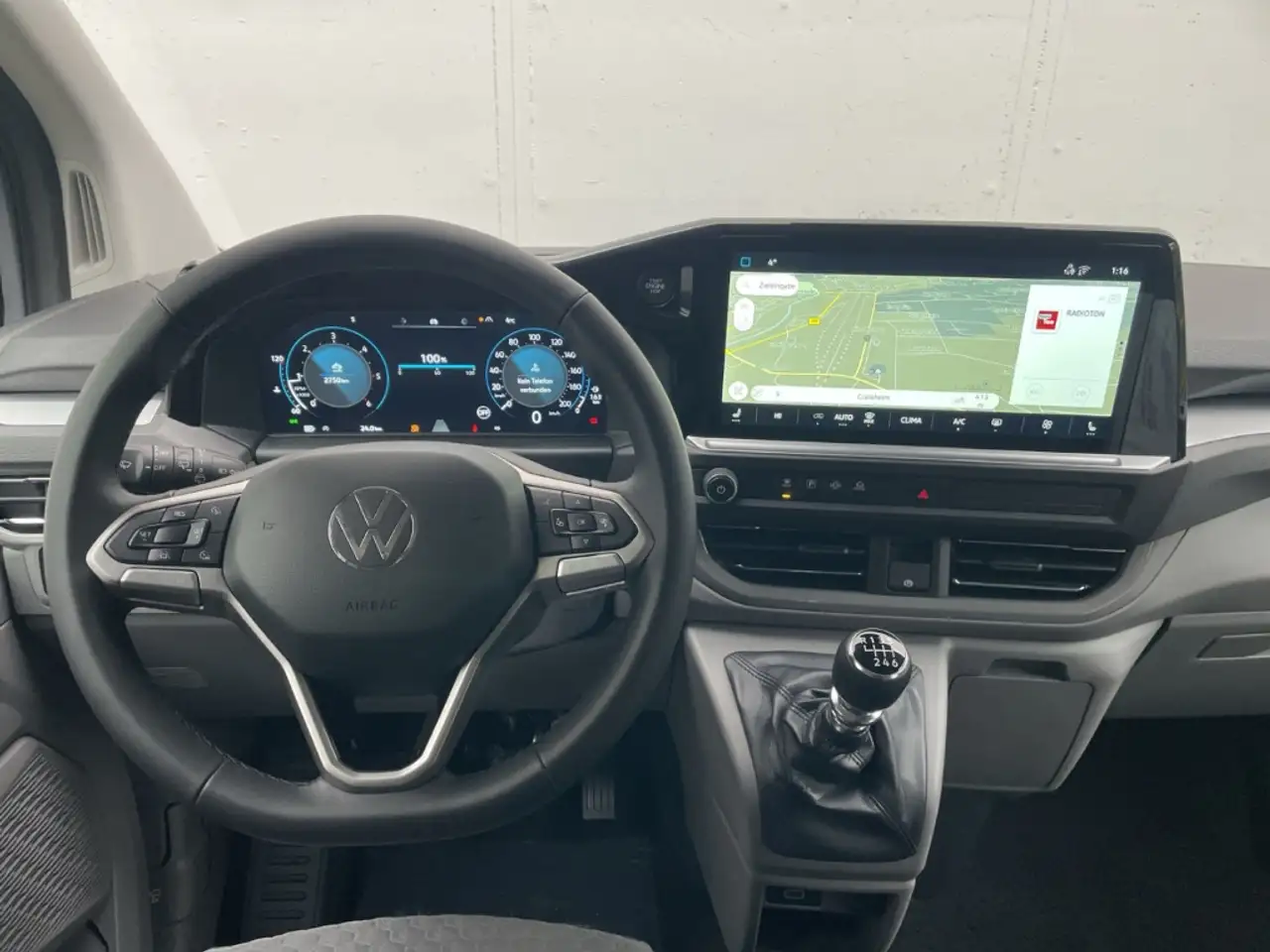 Volkswagen T7 Caravelle 11