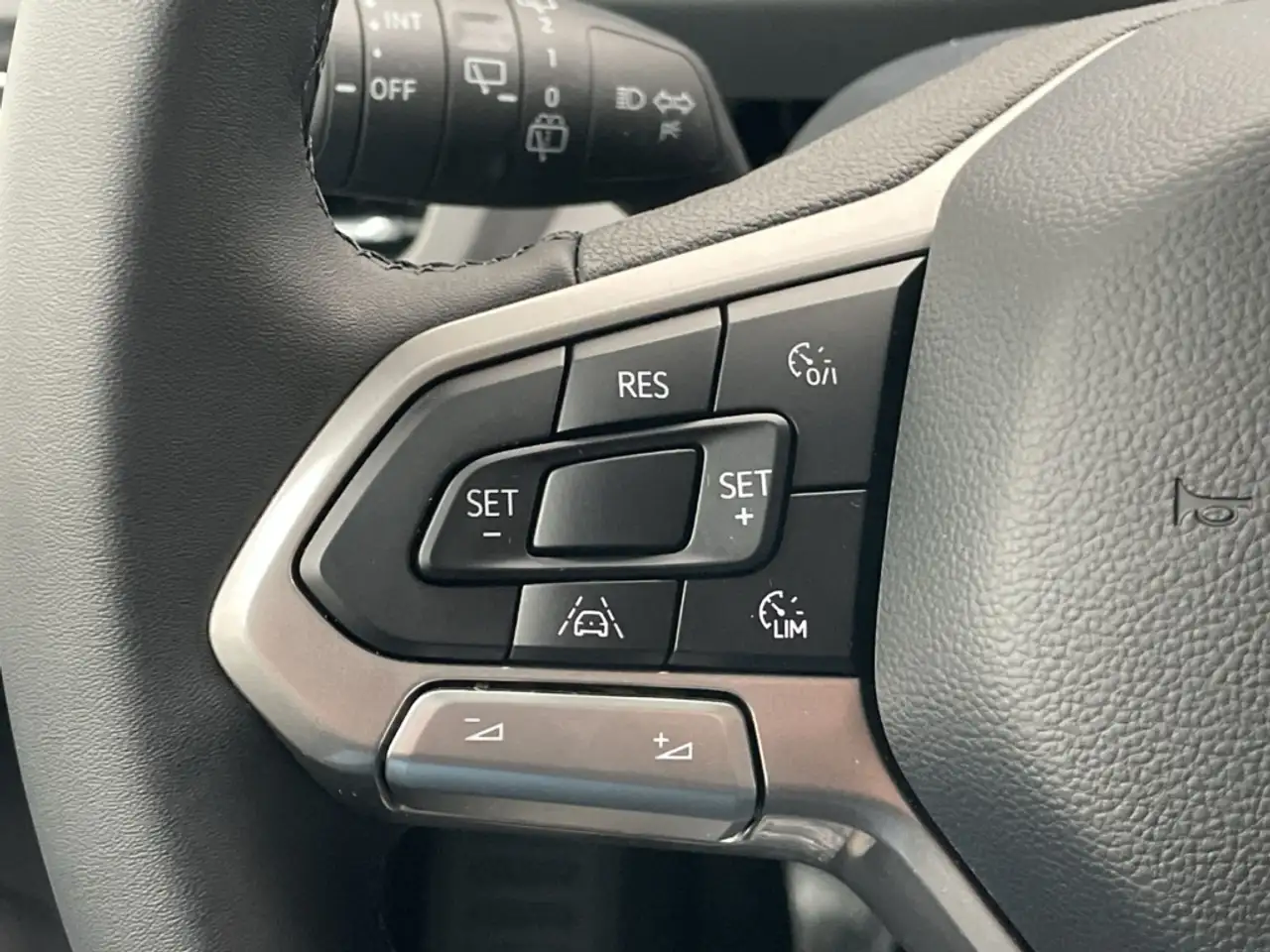 Volkswagen T7 Caravelle 12