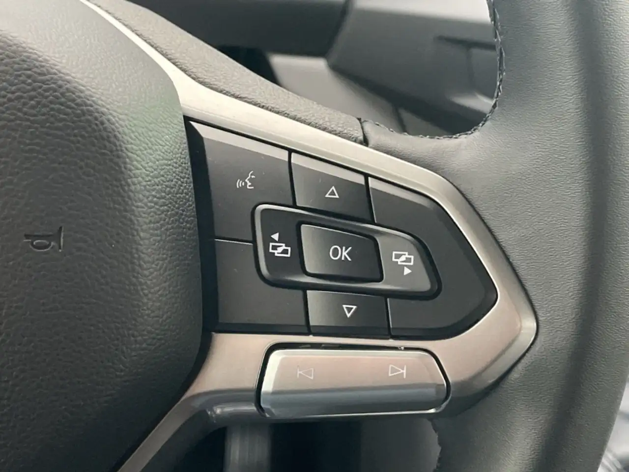 Volkswagen T7 Caravelle 13