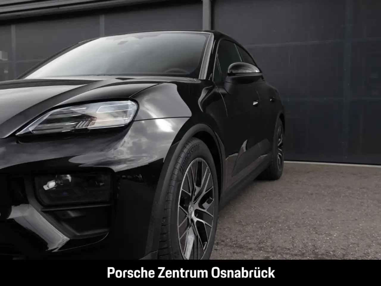 Porsche Macan 4 10
