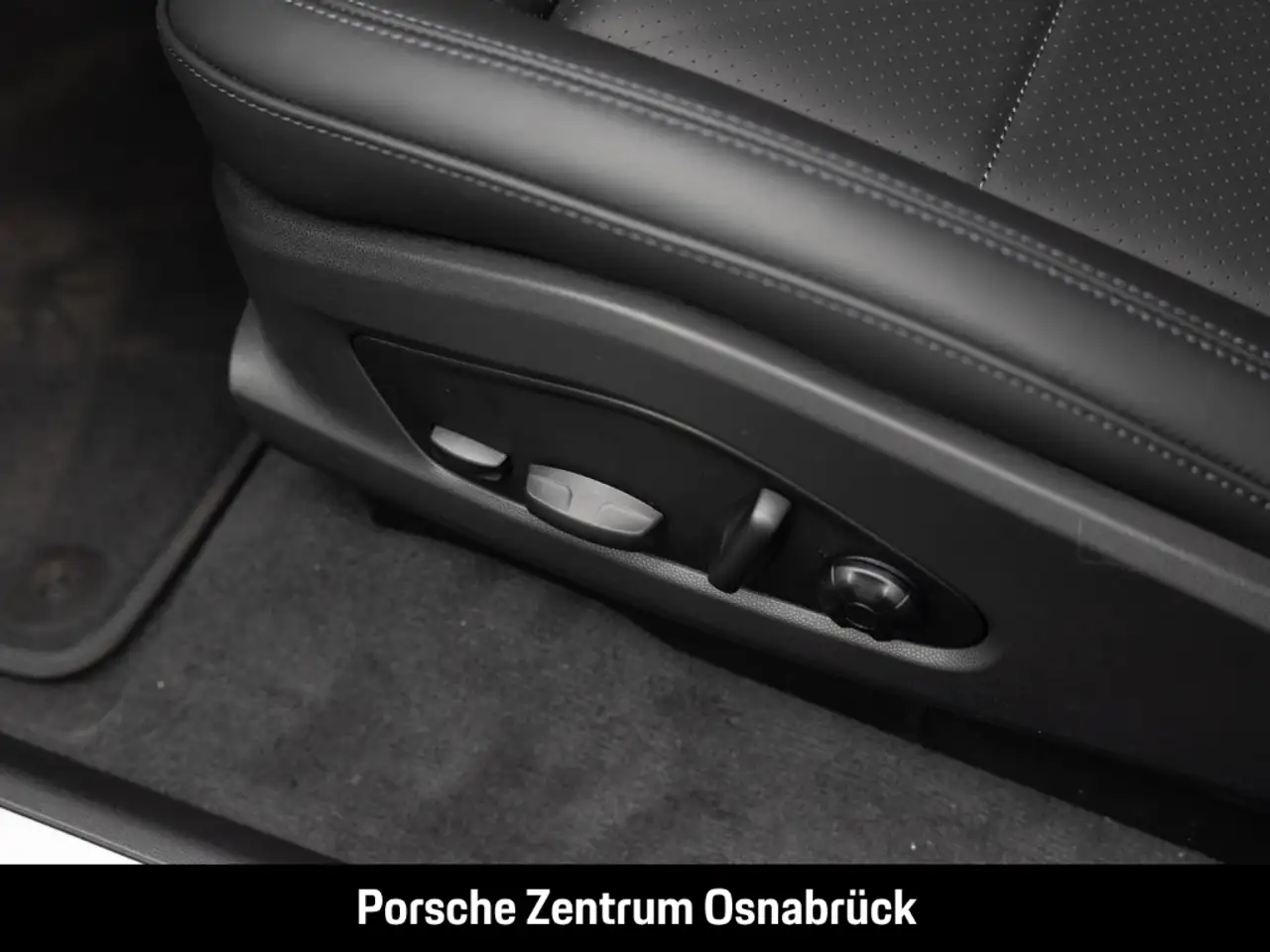 Porsche Macan 4 13
