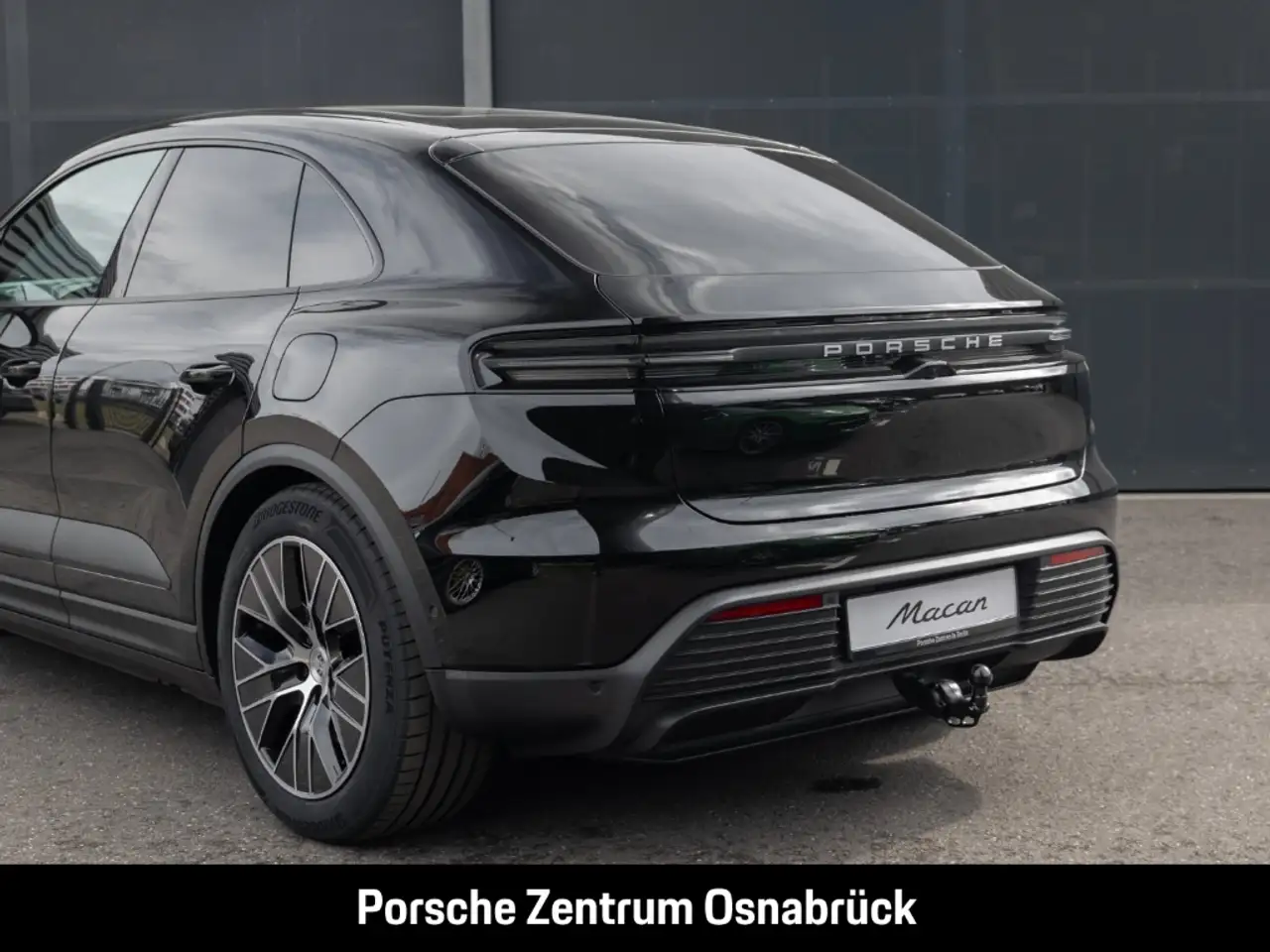 Porsche Macan 4 14