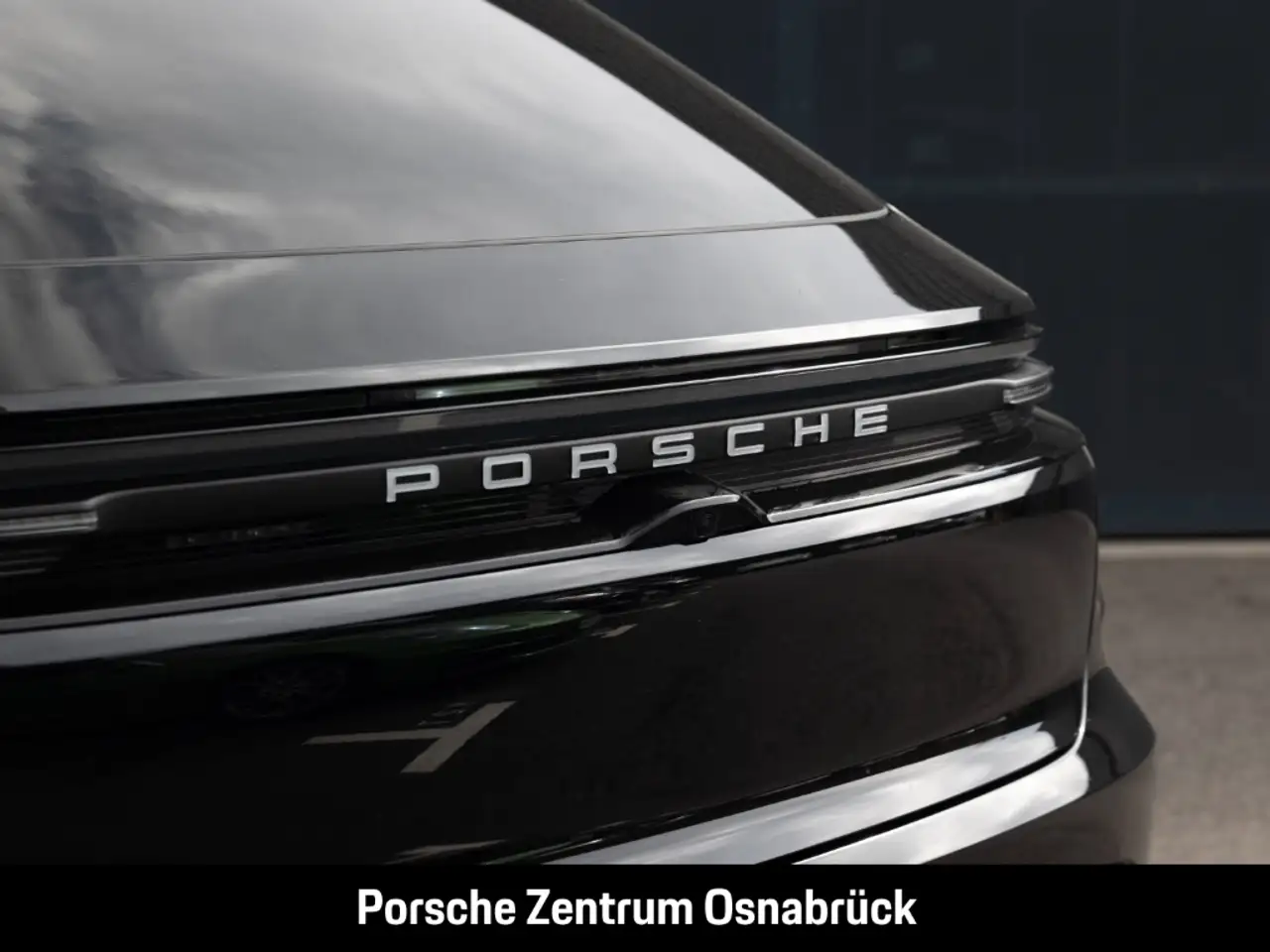 Porsche Macan 4 15