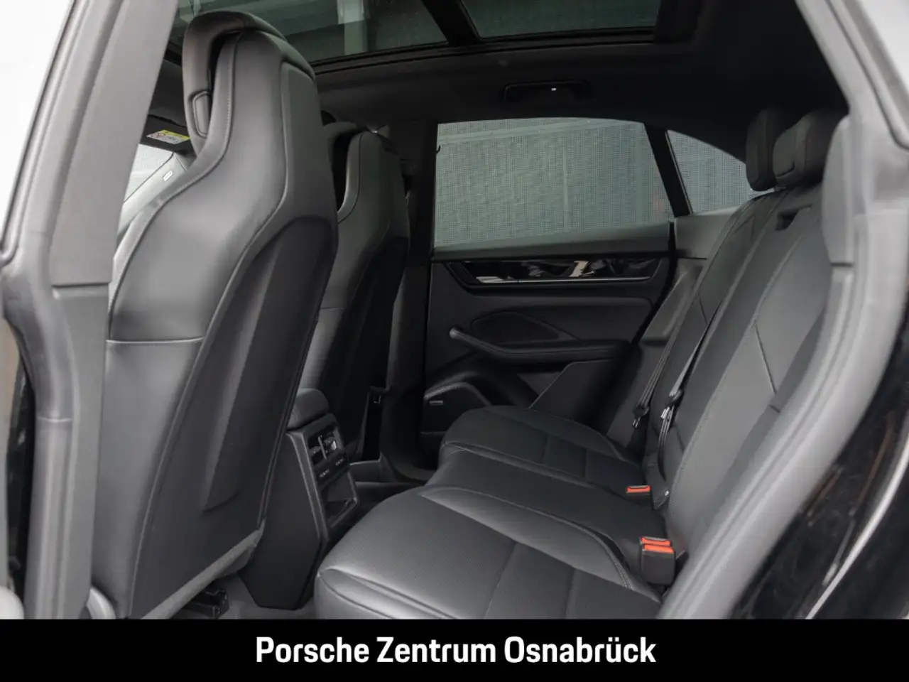 Porsche Macan 4 16