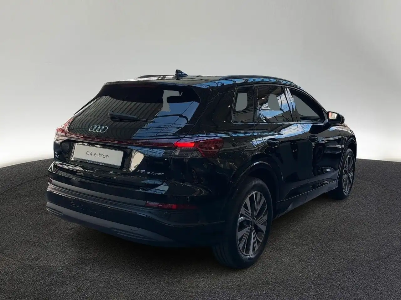 Audi Q4 5