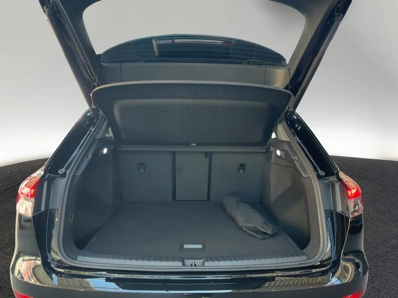 Audi Q4 7