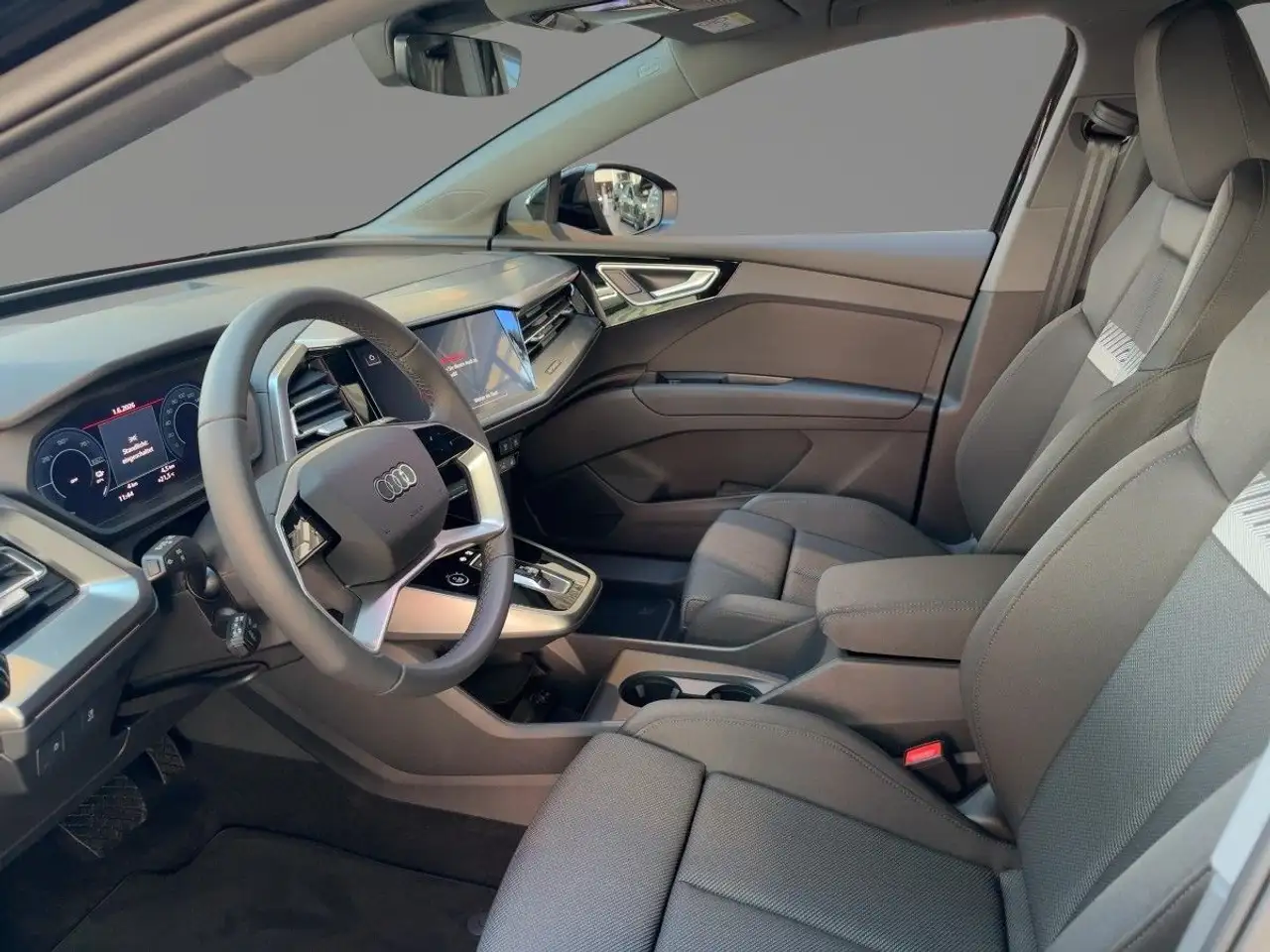 Audi Q4 8