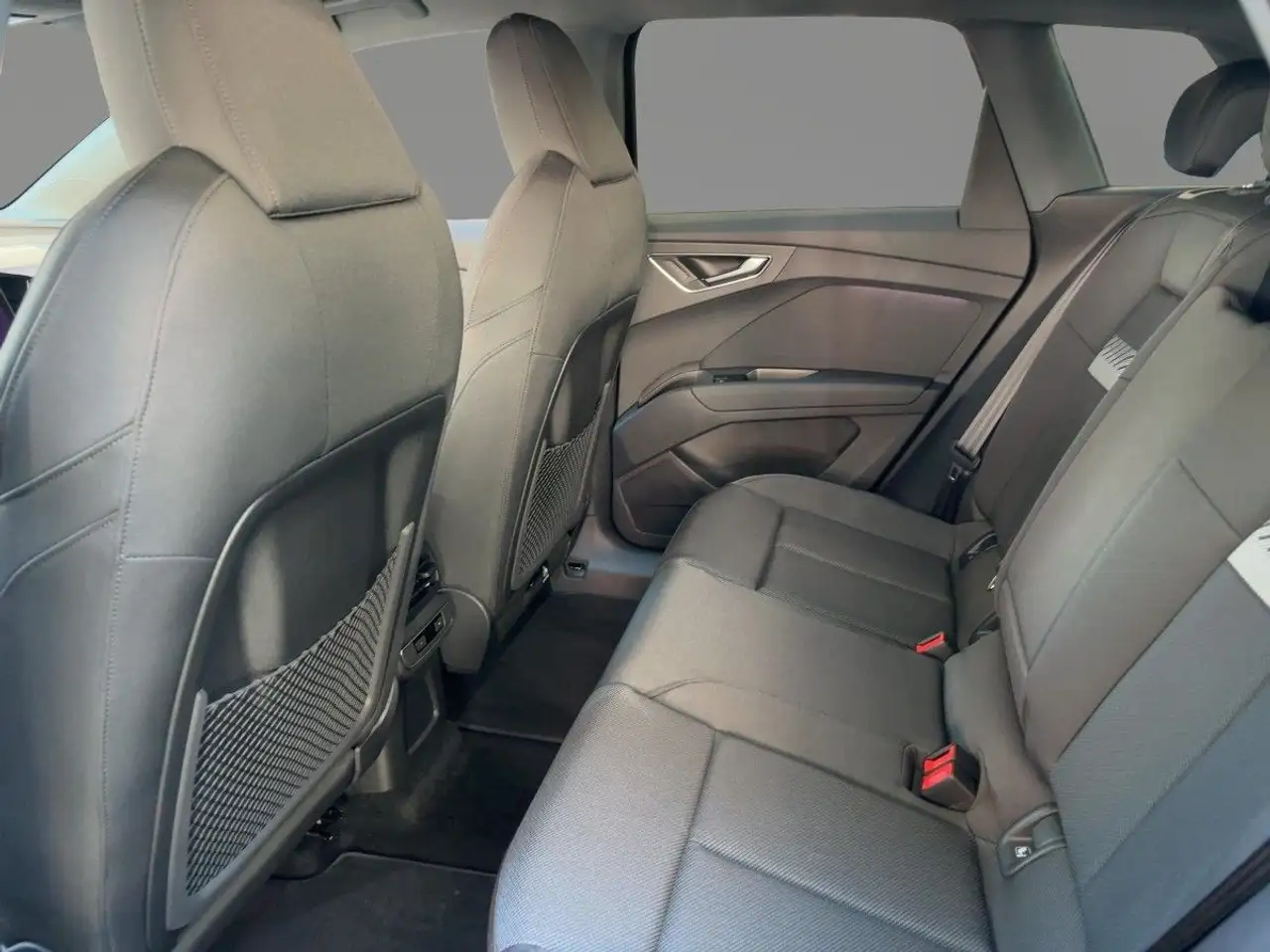 Audi Q4 9