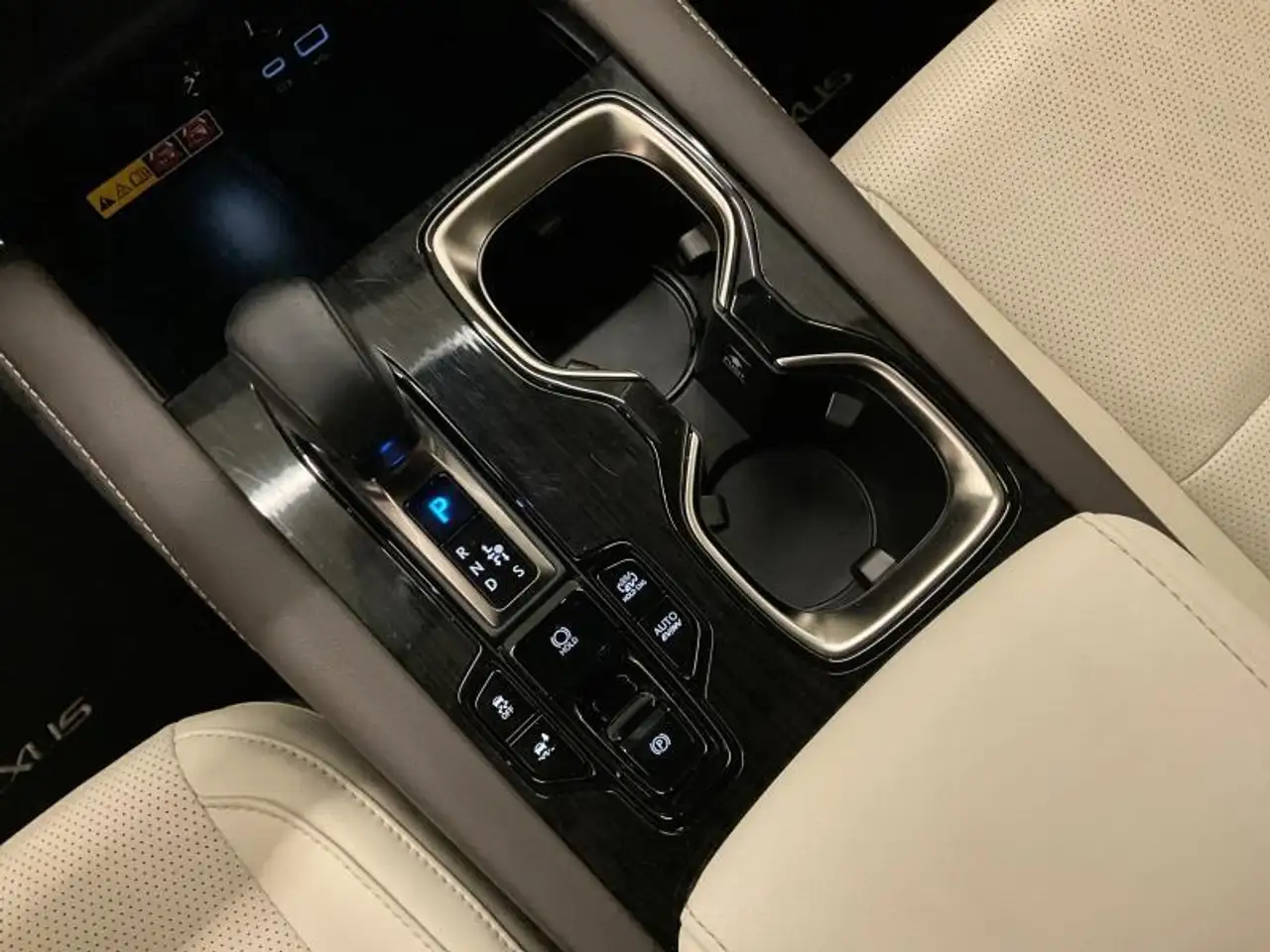 Lexus RX 9