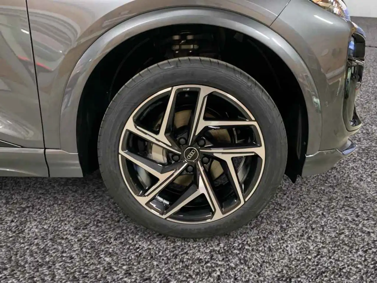 Audi Q6 4
