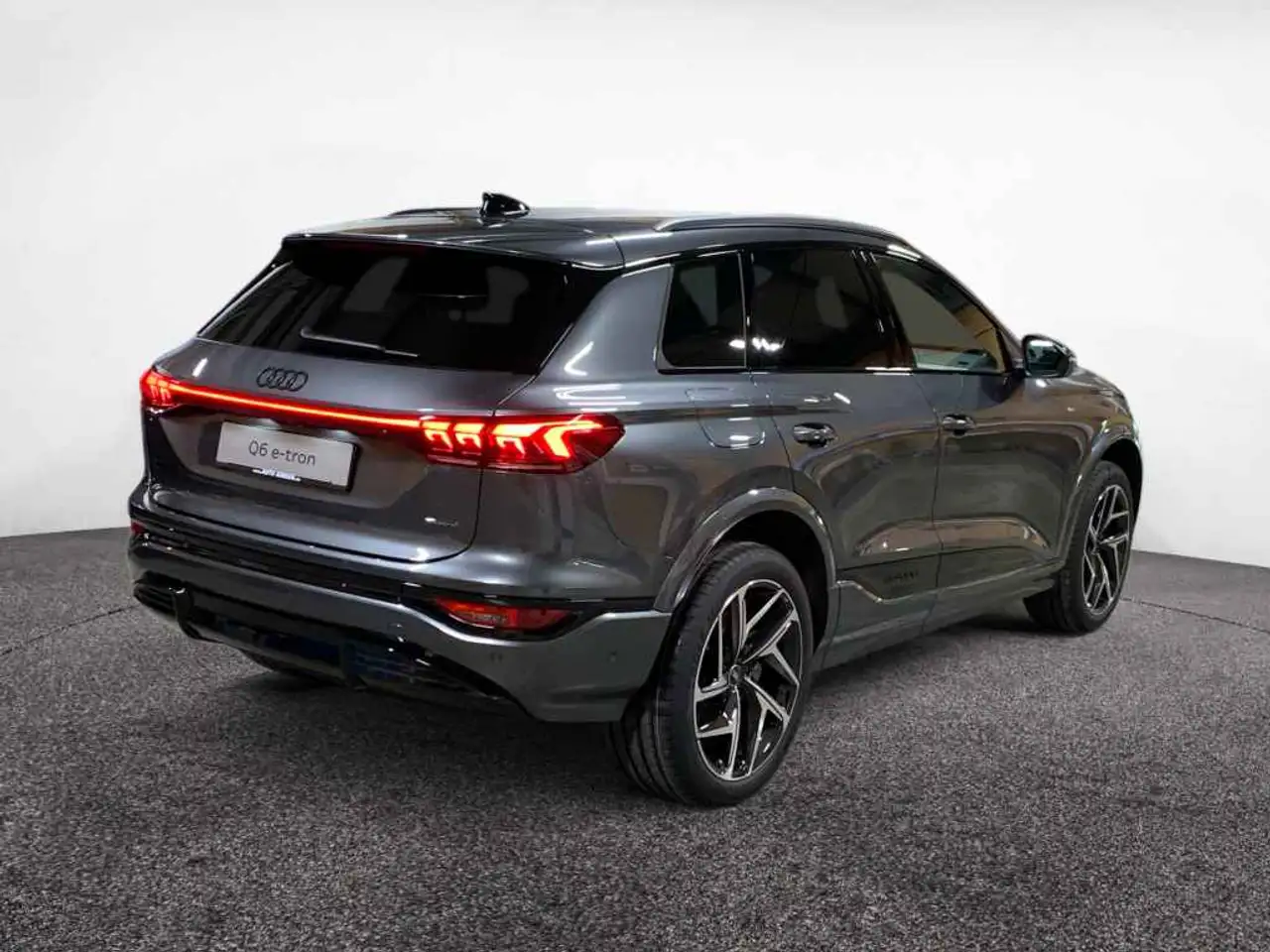 Audi Q6 6