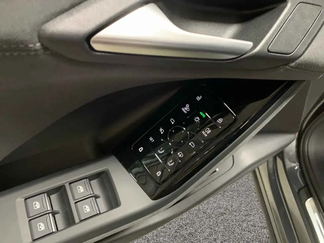 Audi Q6 8