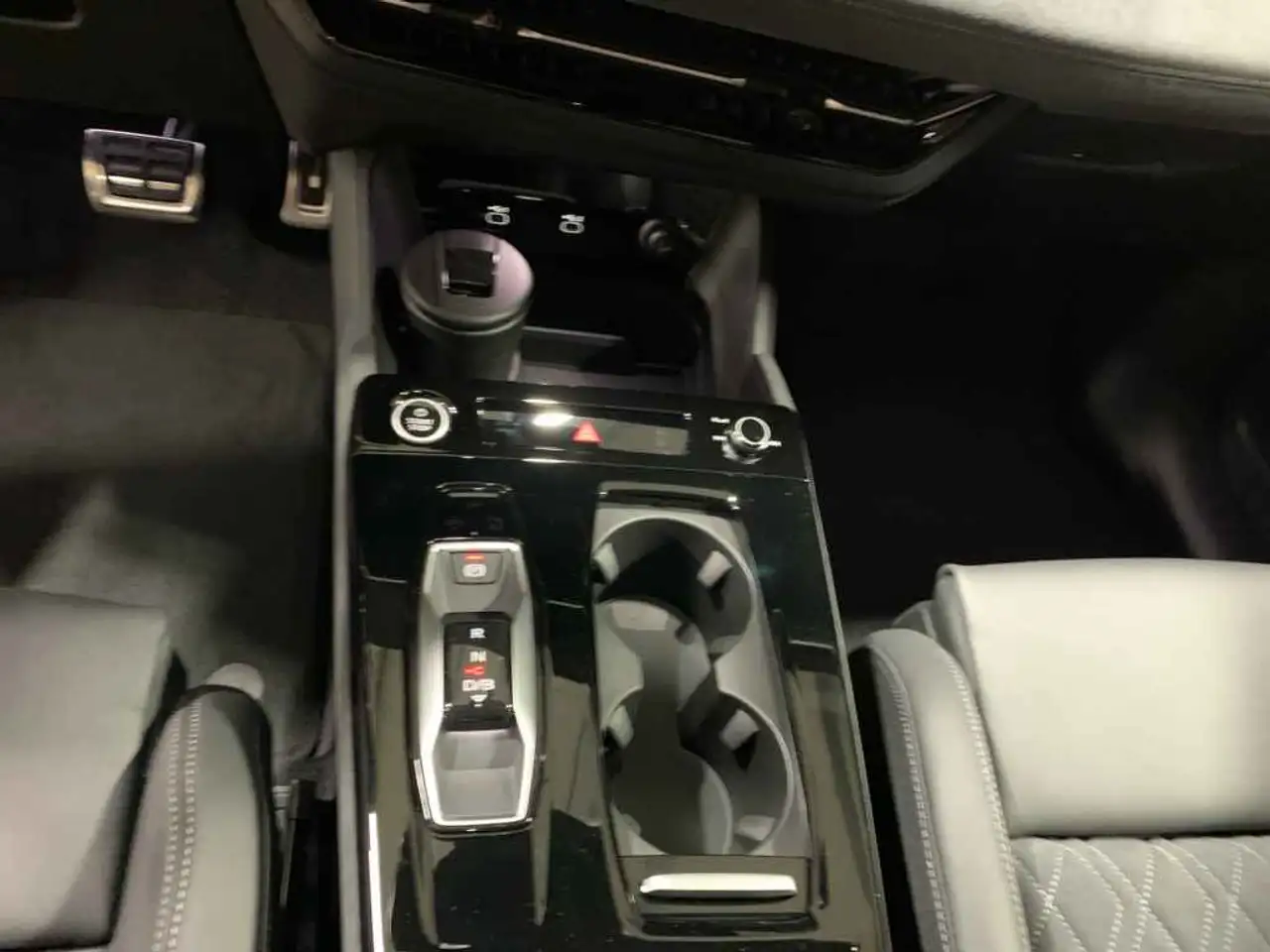 Audi Q6 12