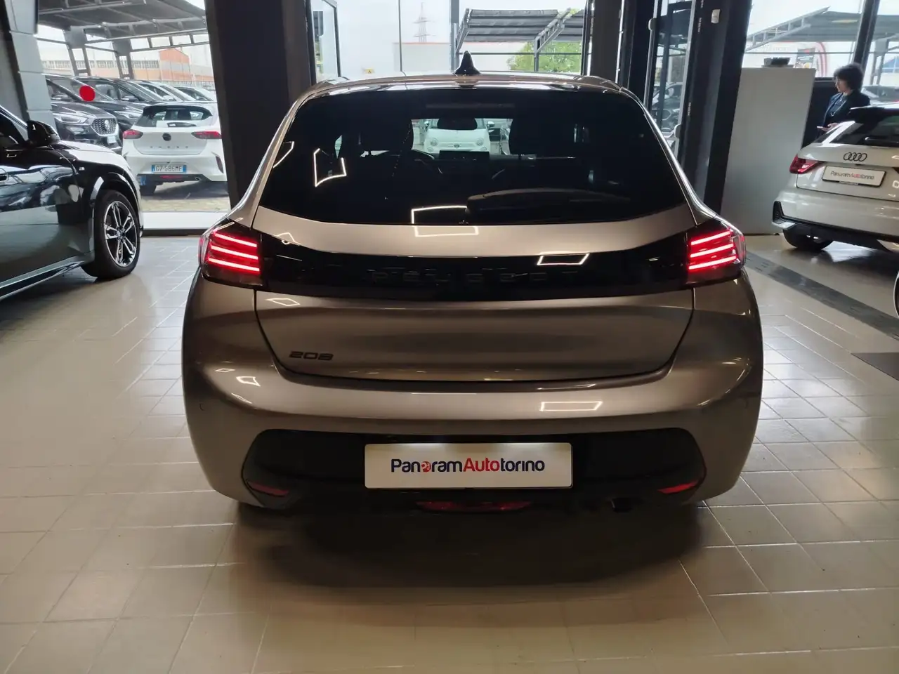 Peugeot 208 5