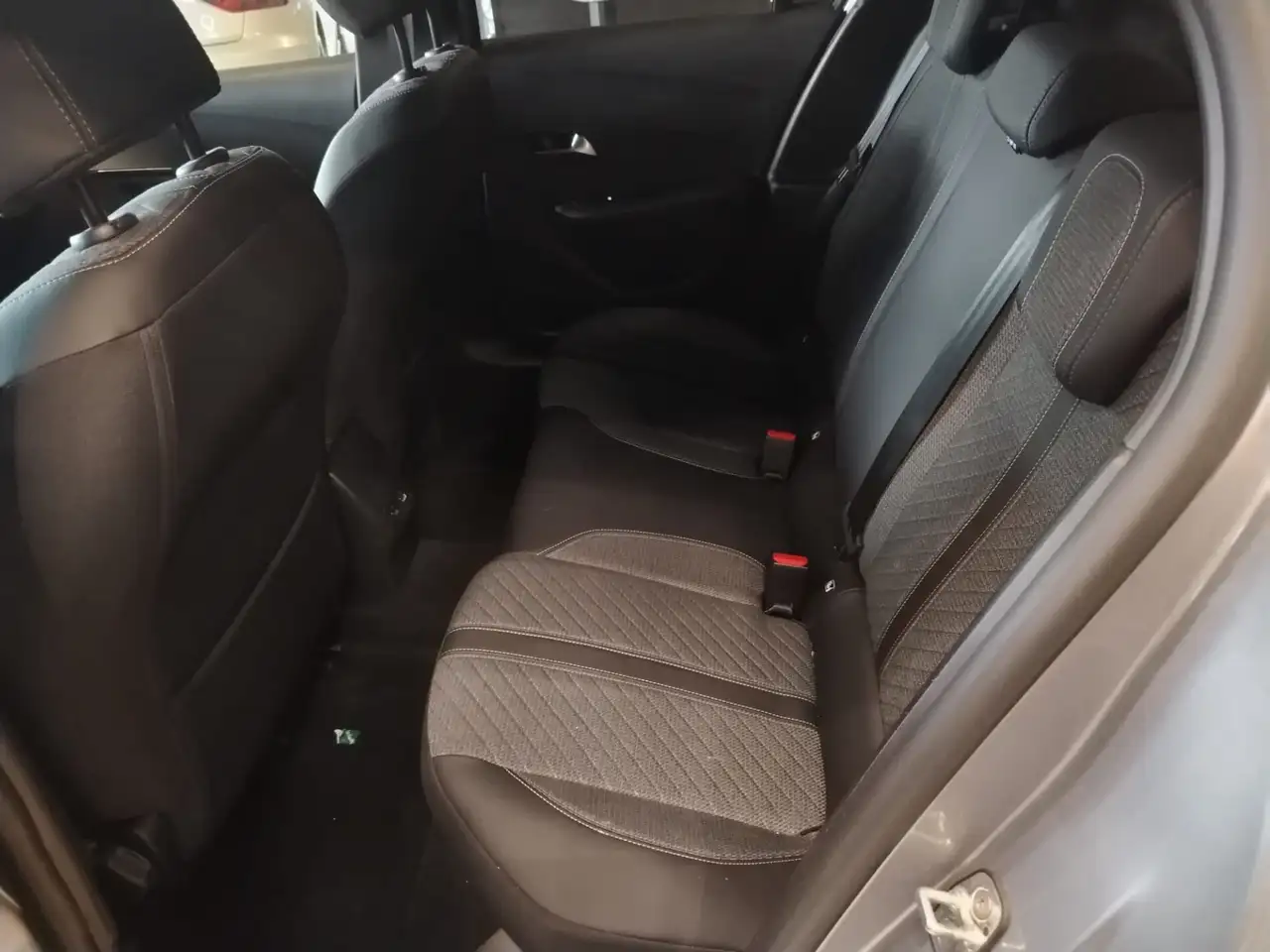 Peugeot 208 8