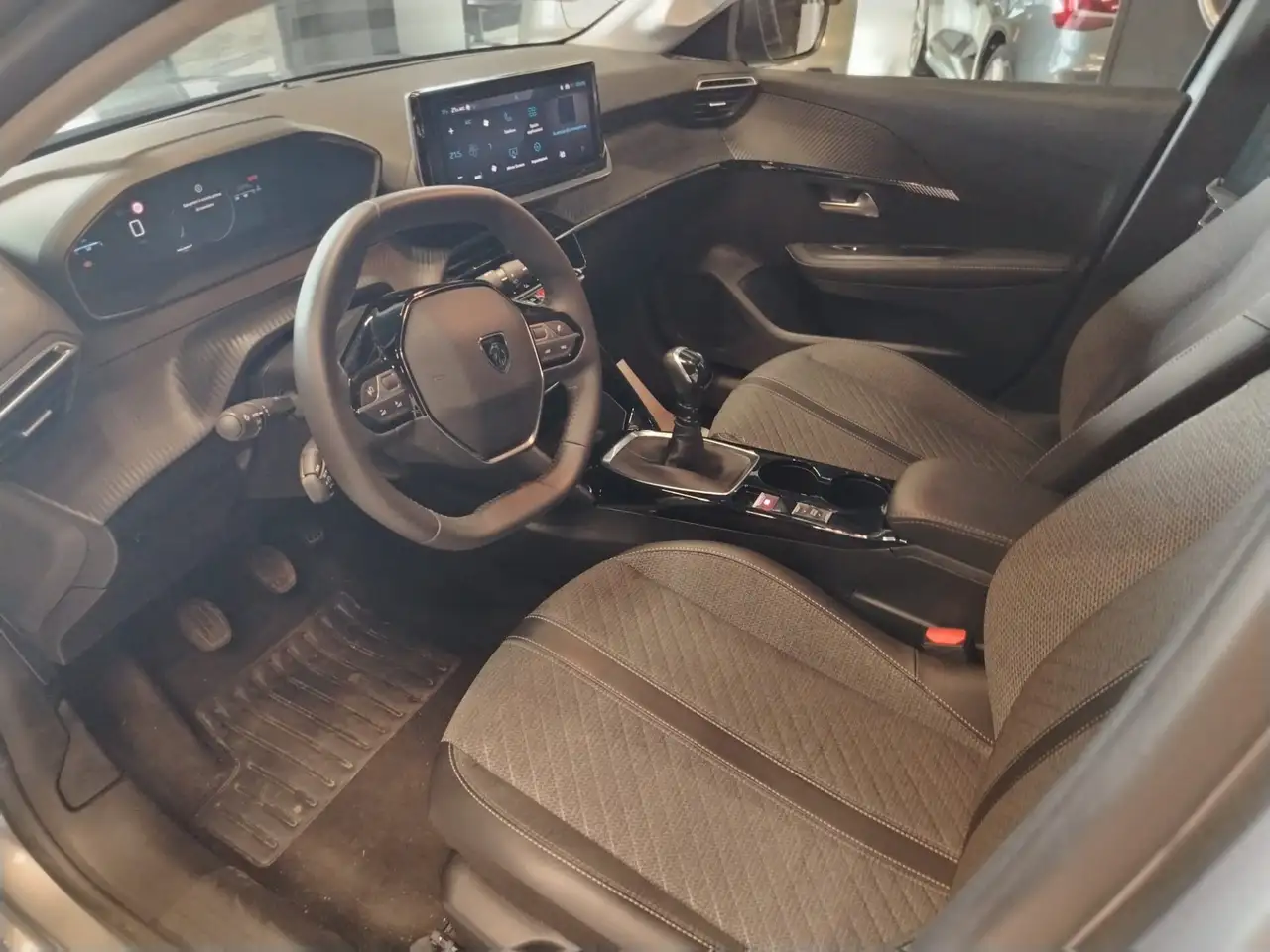 Peugeot 208 12