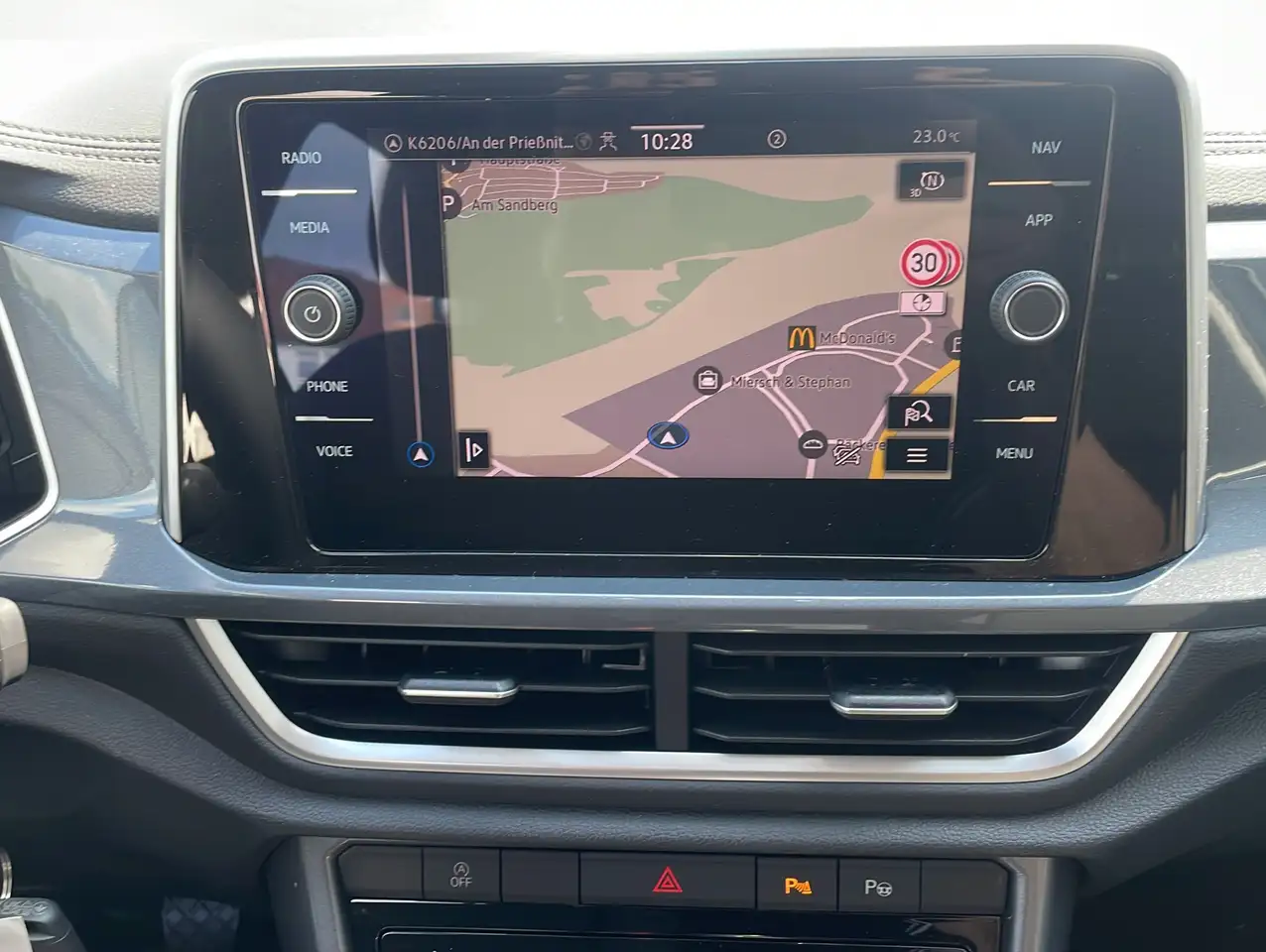 Volkswagen T-Roc 10