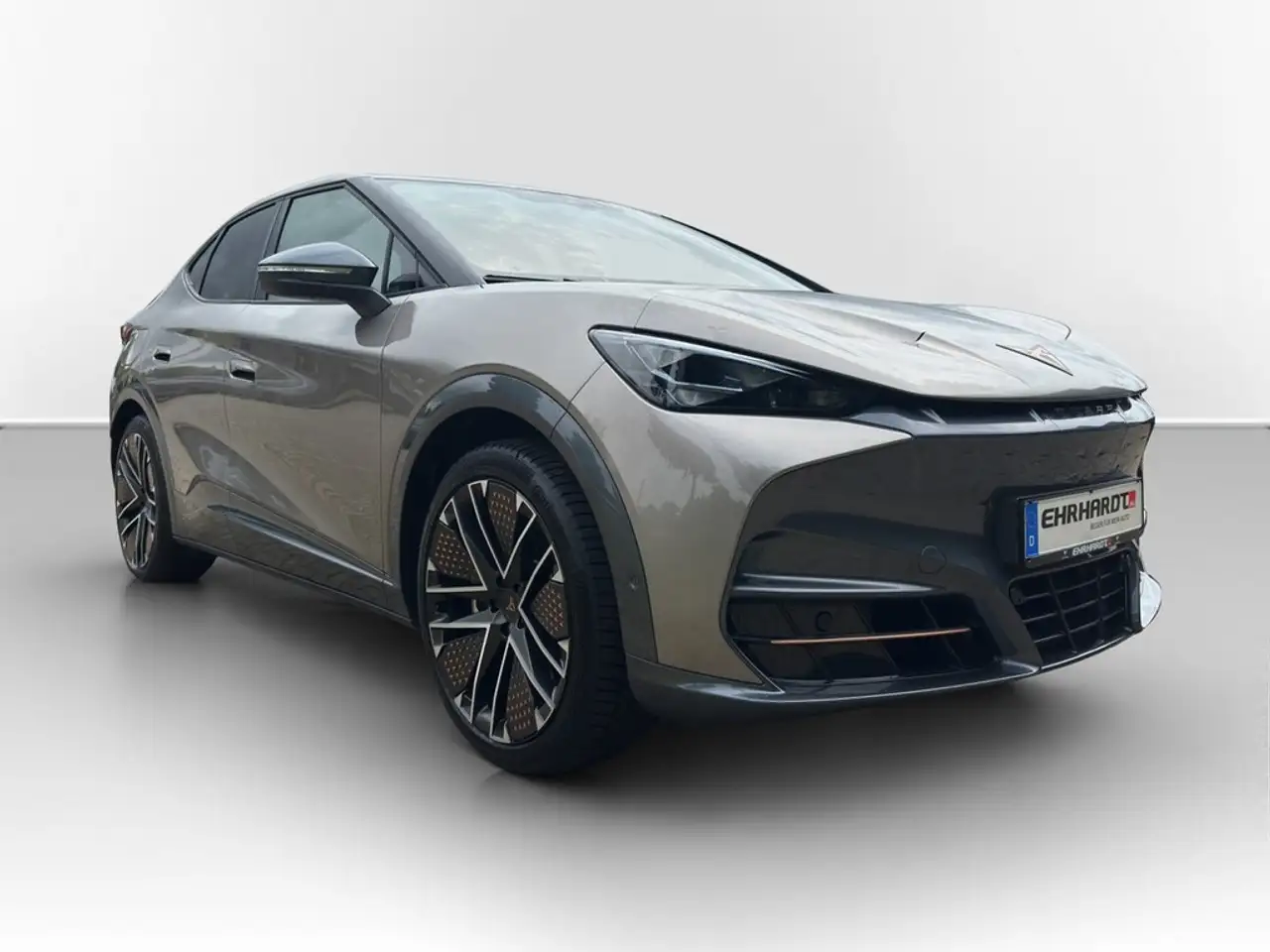 Cupra Tavascan 3
