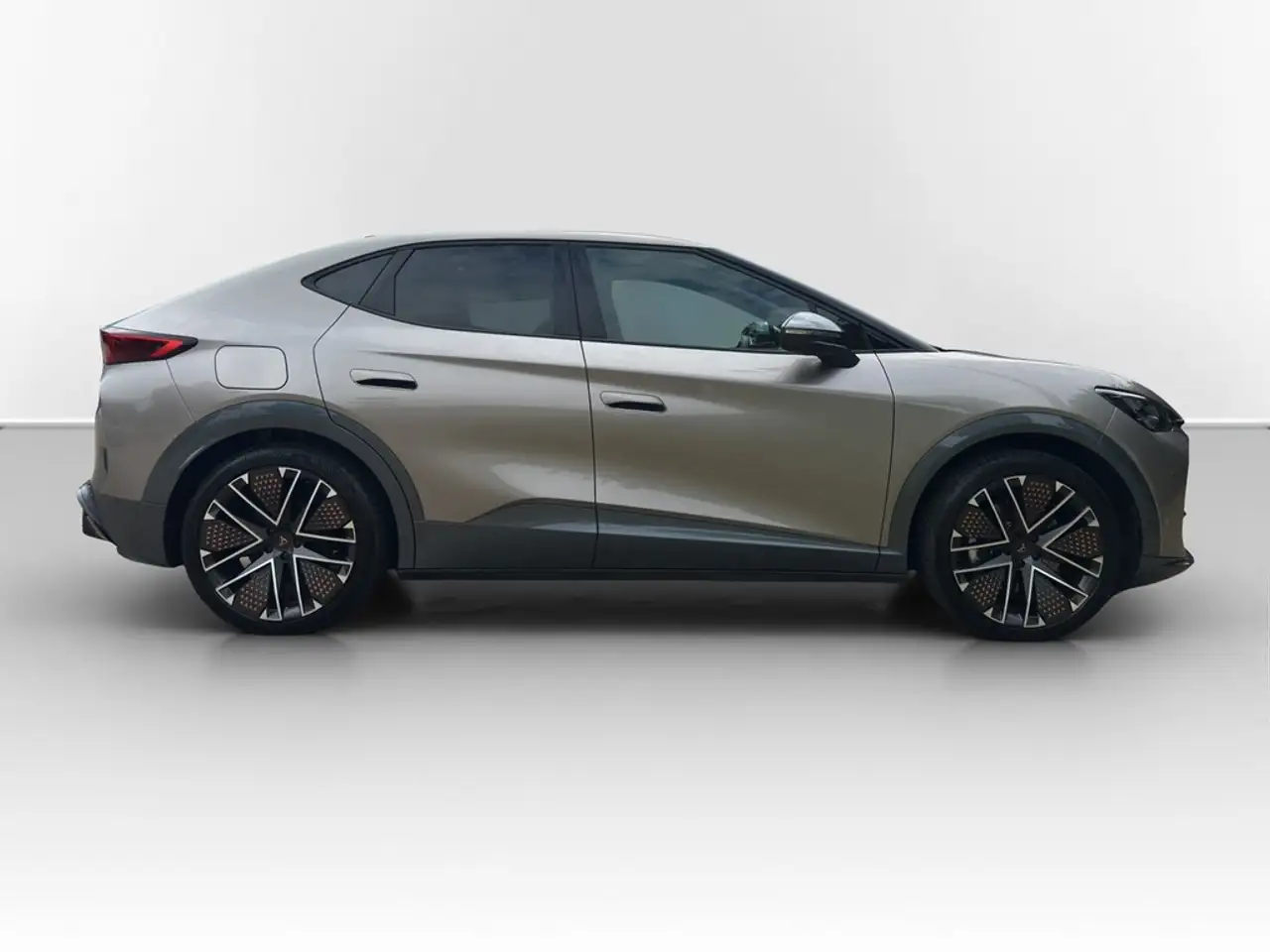Cupra Tavascan 5