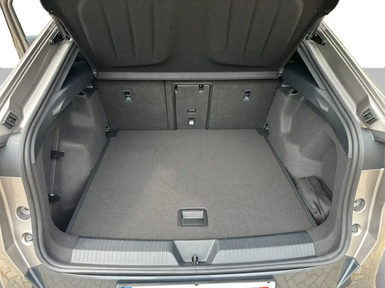 Cupra Tavascan 11