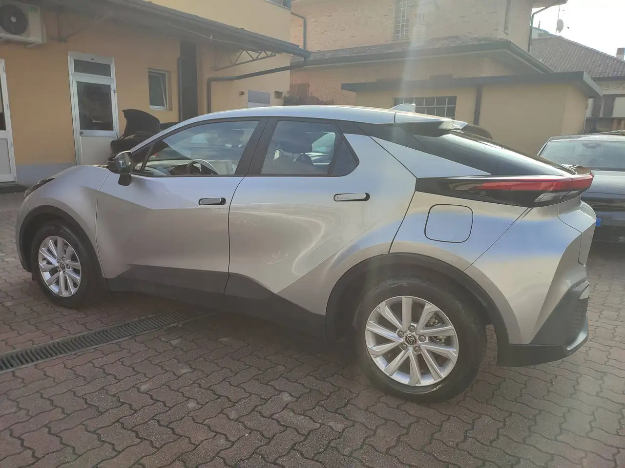 Toyota C-HR 2