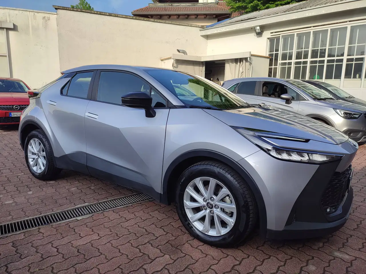 Toyota C-HR 4
