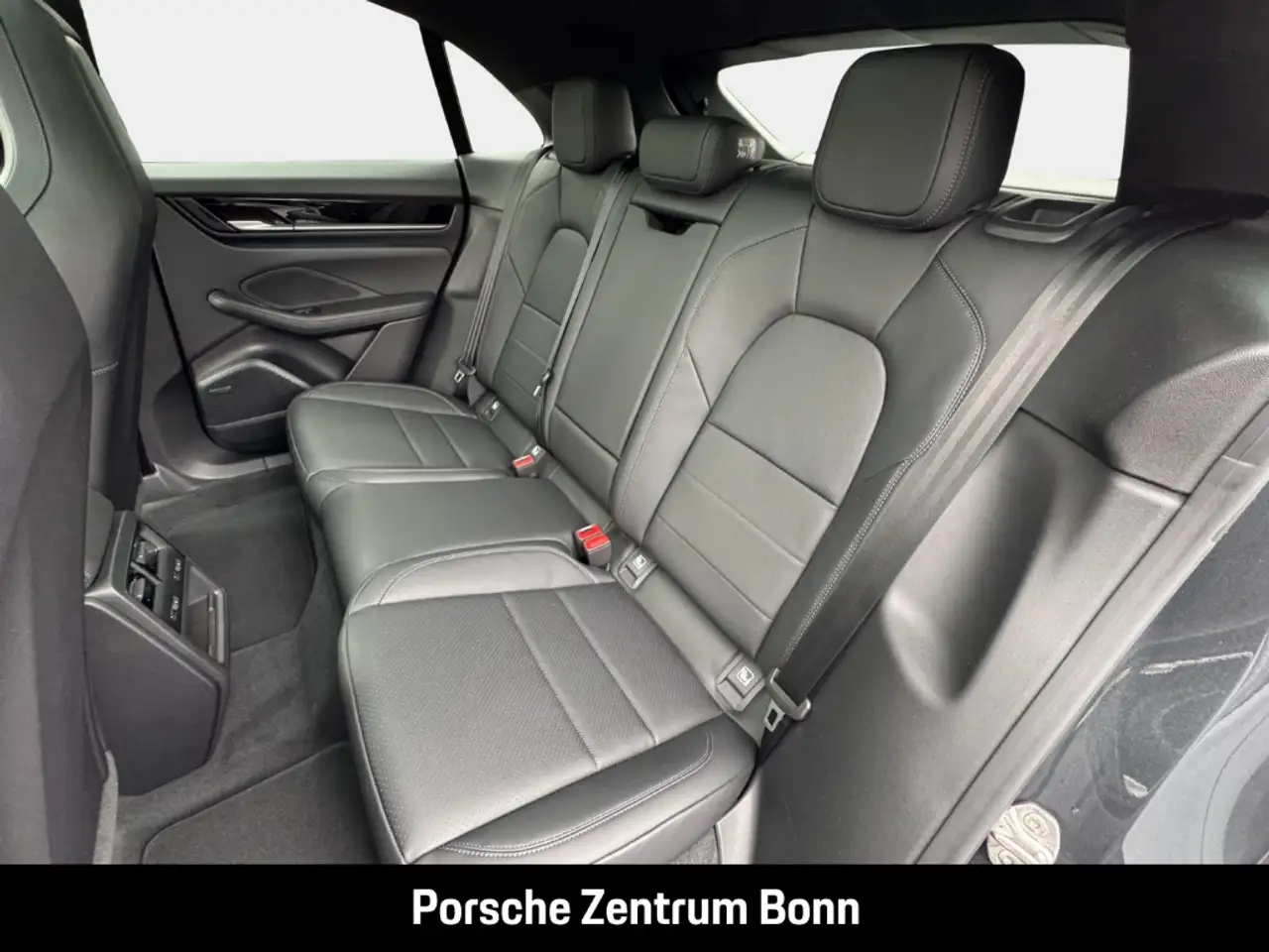 Porsche Macan 13