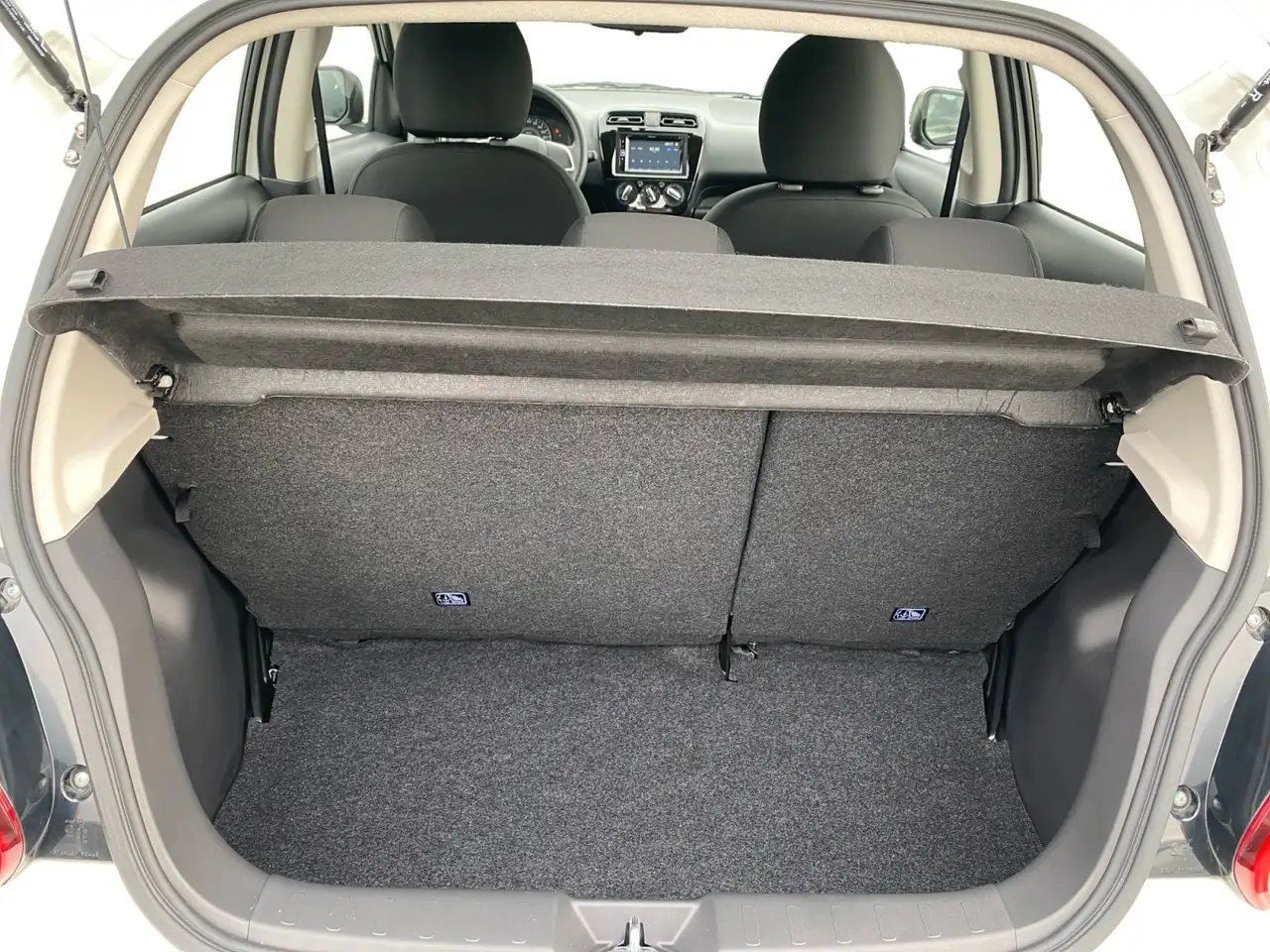 Mitsubishi Space 6