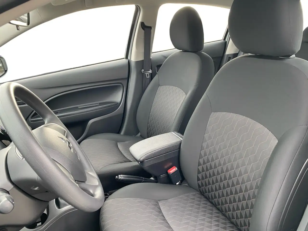 Mitsubishi Space 8