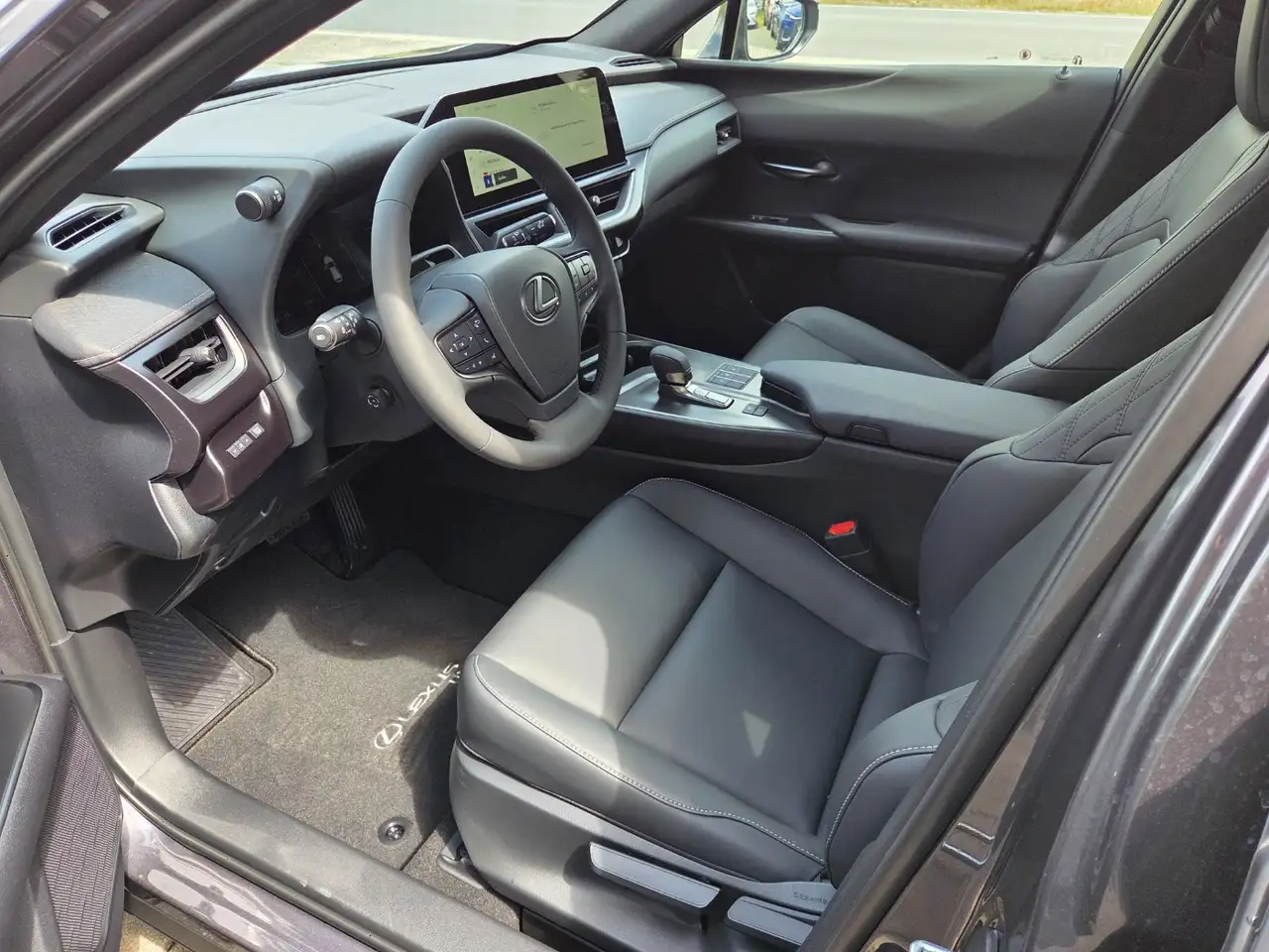 Lexus UX 5
