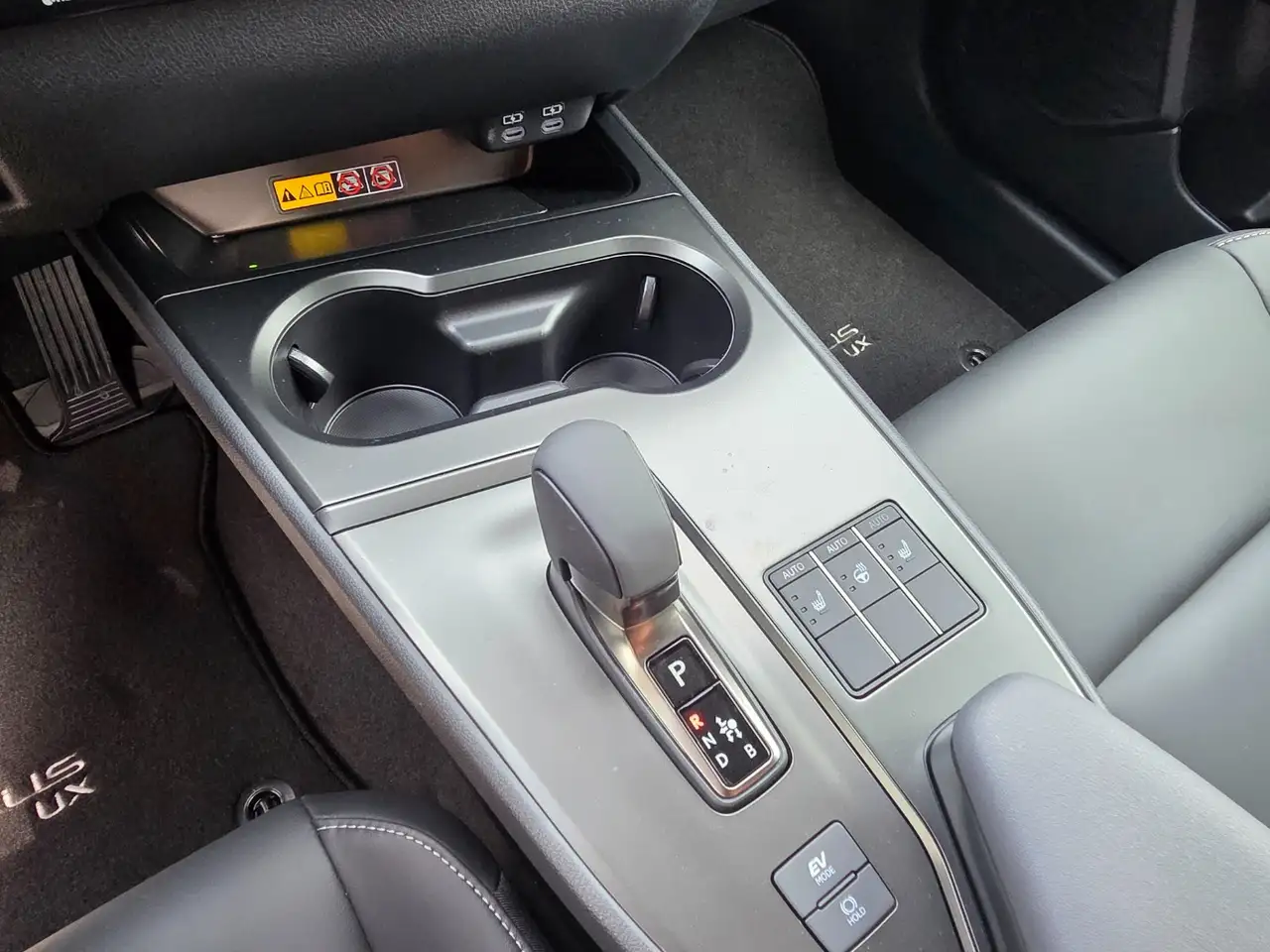 Lexus UX 13