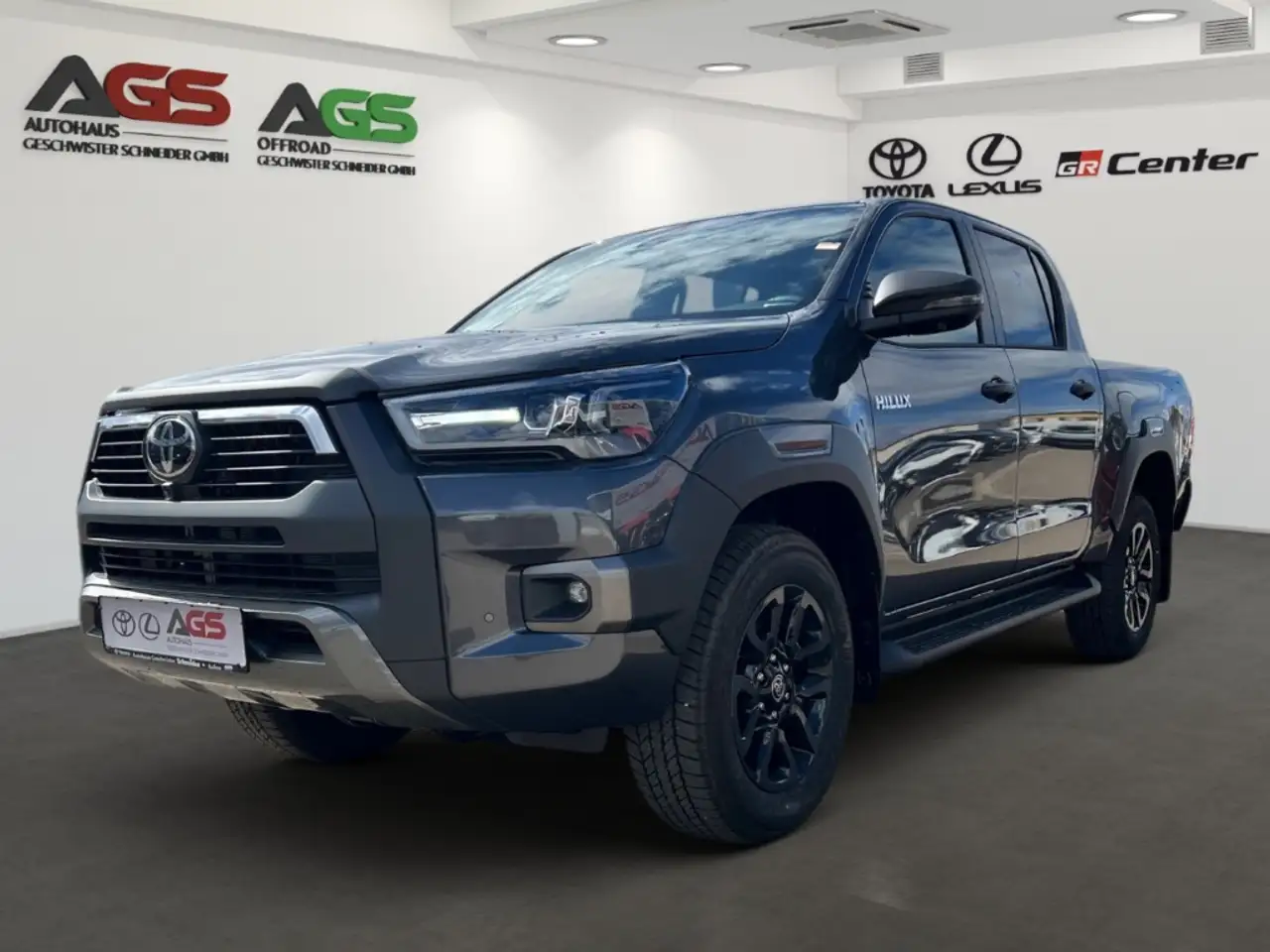 Toyota Hilux Double Cab Invincible 4x4 - On Stock фото 1