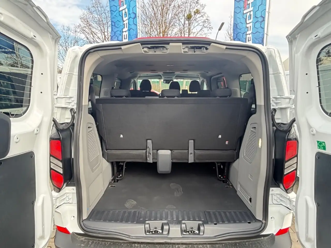 Ford Transit 9