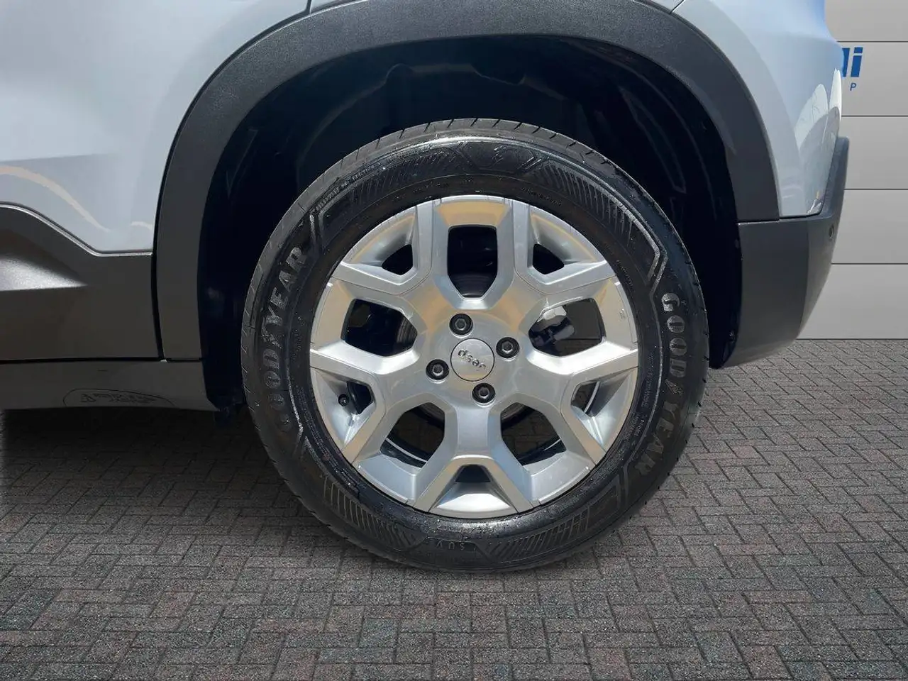 Jeep Avenger 8