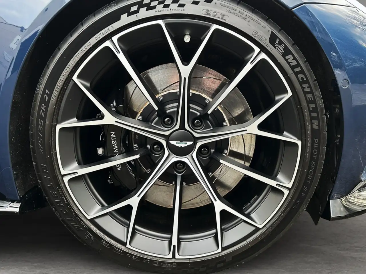 Aston Martin Vantage 4