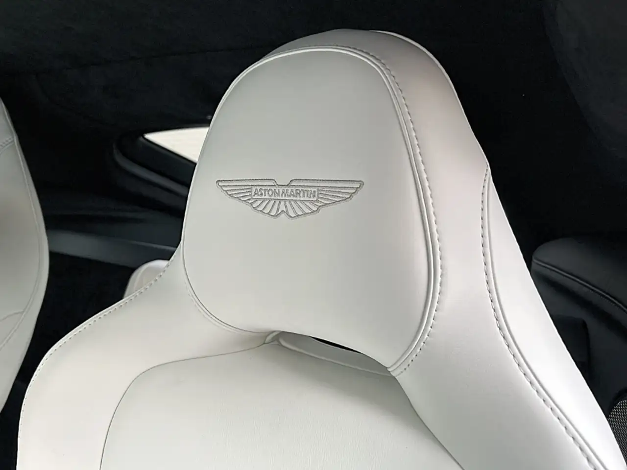 Aston Martin Vantage 5