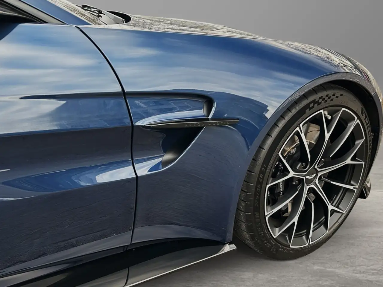 Aston Martin Vantage 9