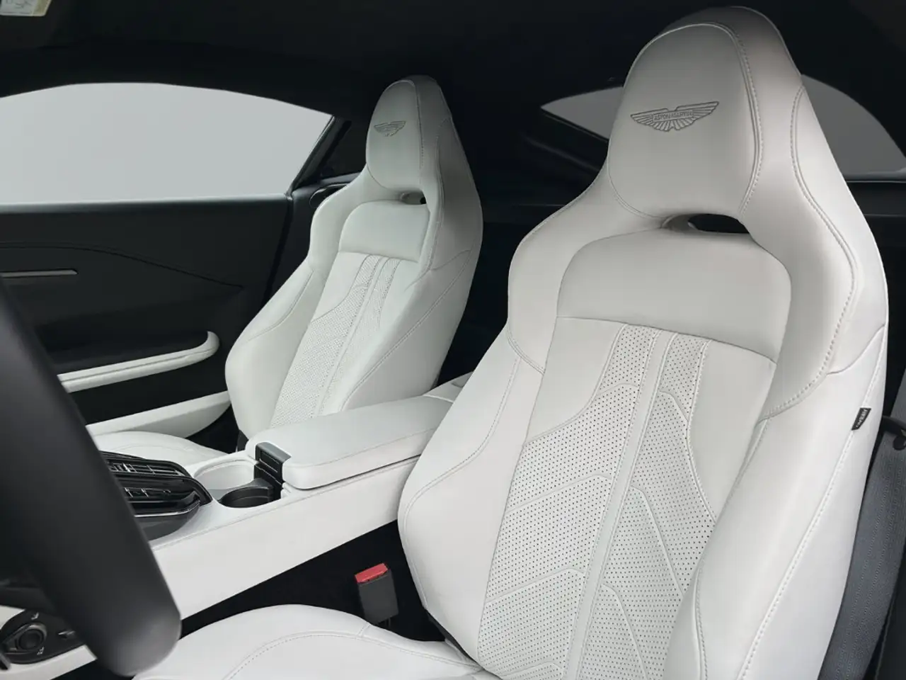 Aston Martin Vantage 12